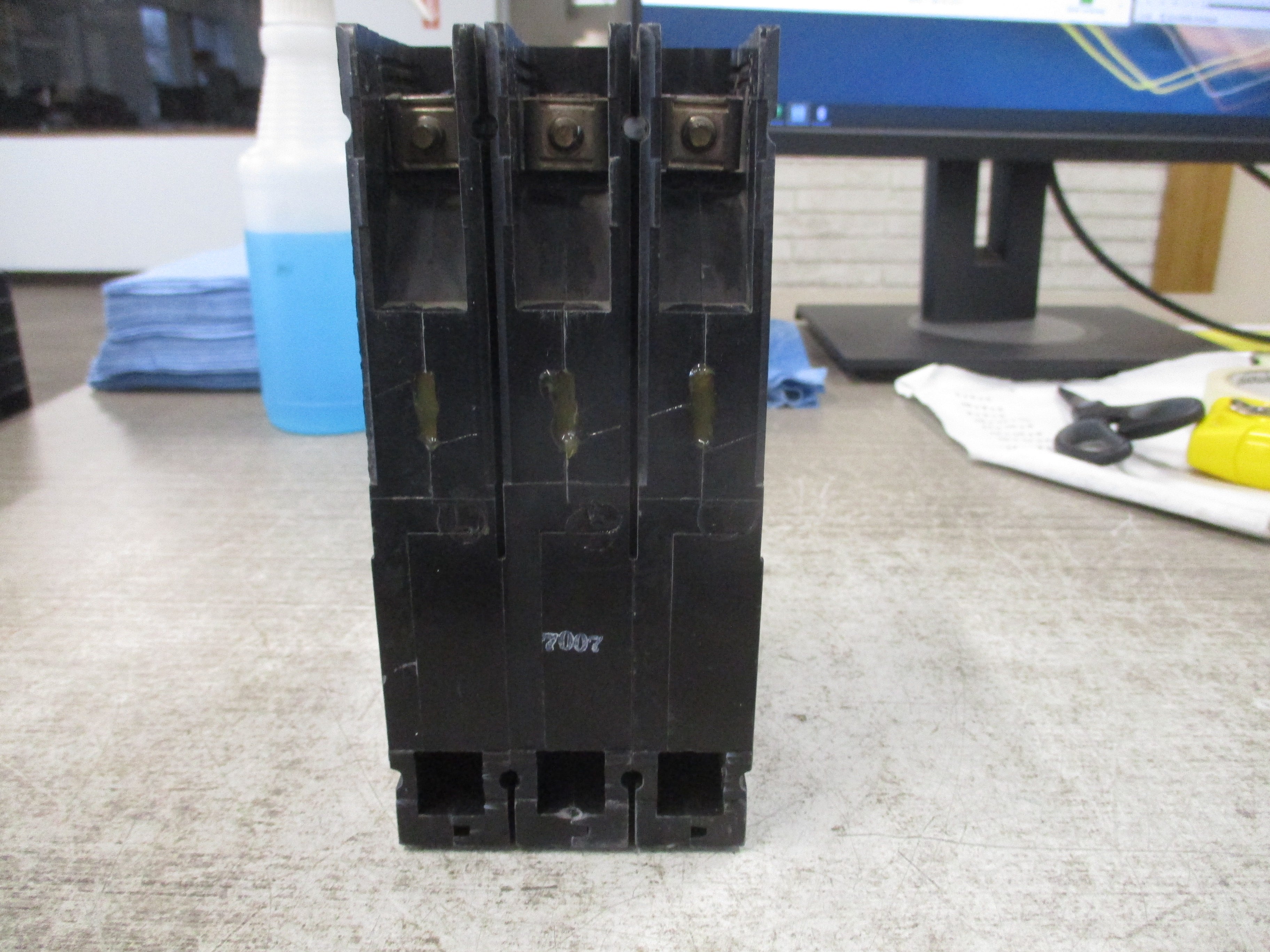 Siemens Circuit Breaker ED63A025 25A 600V 3P  W/Lugs Used