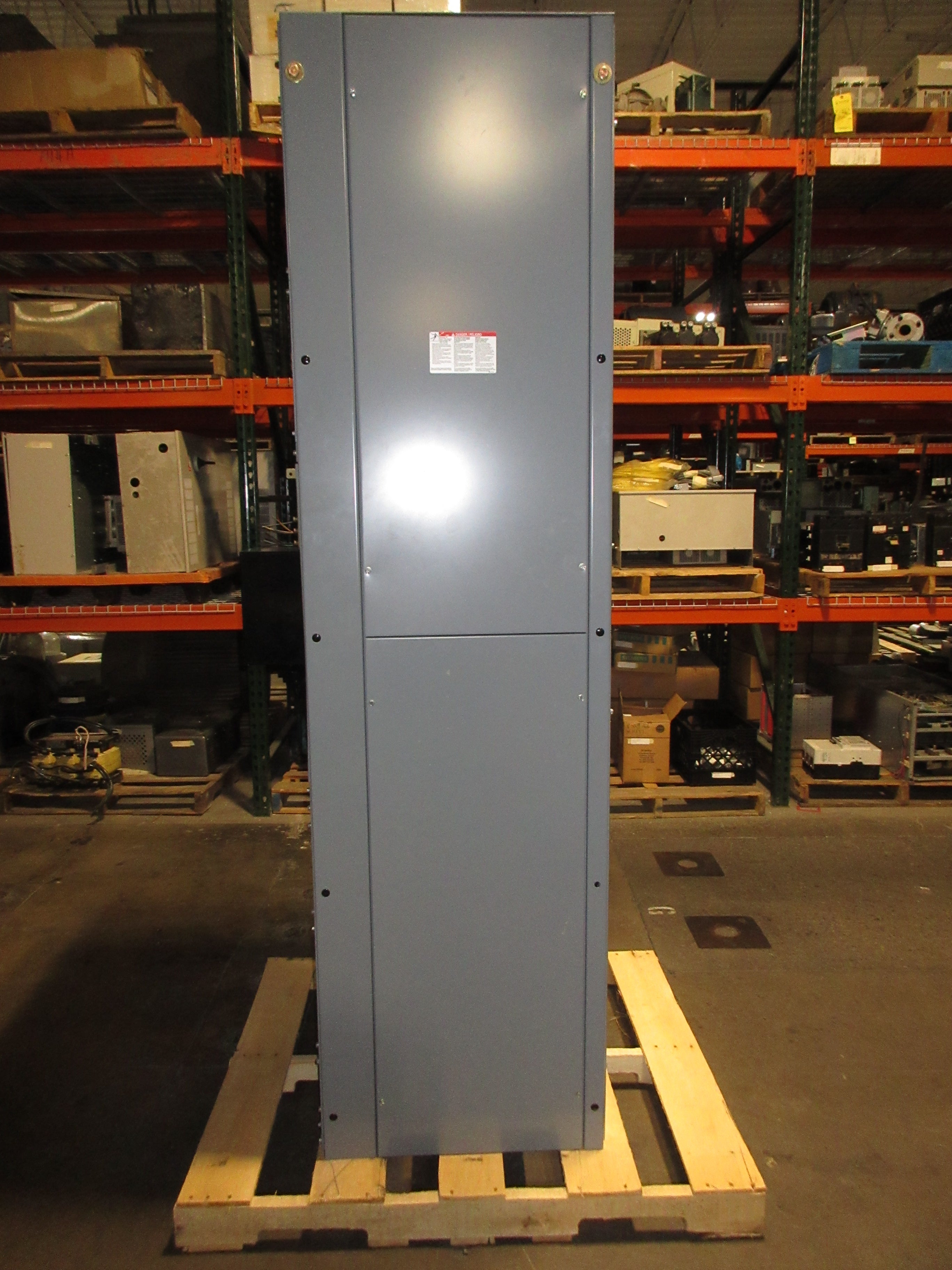 Square D Enclosed DC Circuit Breaker 23450940-001 2000A 500VDC Used