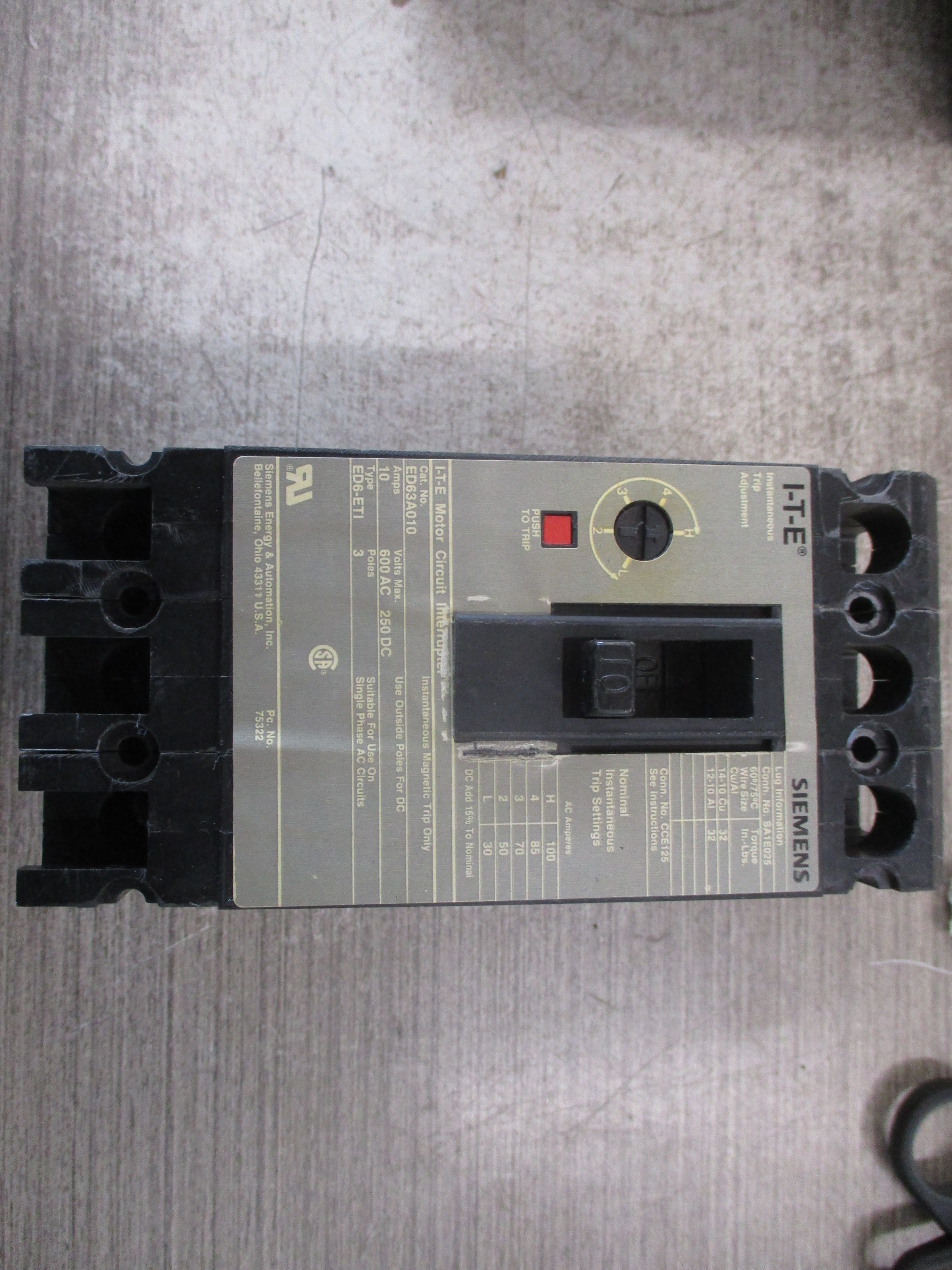 Siemens Circuit Breaker ED63A010 10A 600V 3P *Lug in /  Lug out* Used