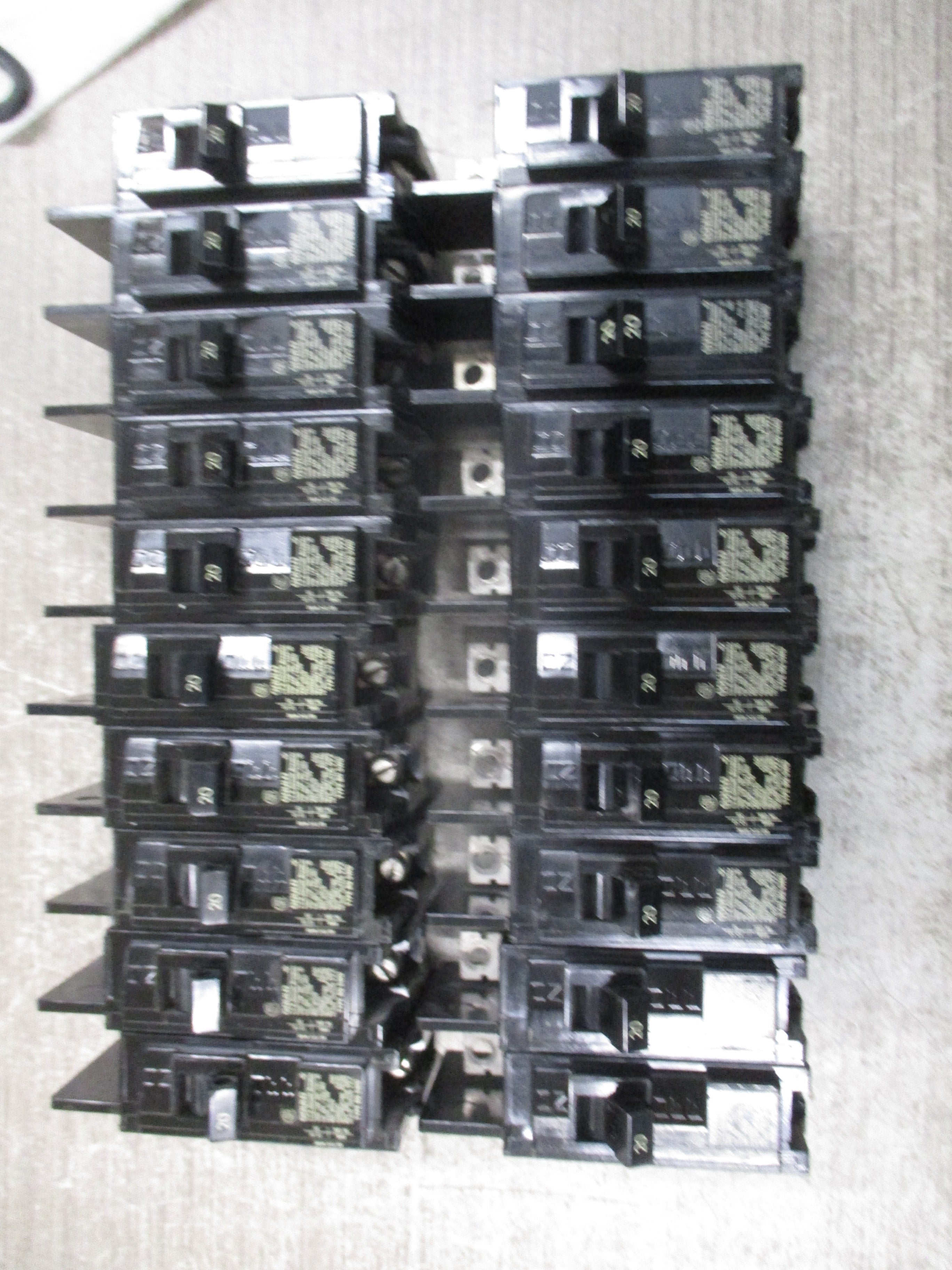 Gould ITE Circuit Breaker BQ1-B020 20A 120/240V 1P *Lot of 20* Used