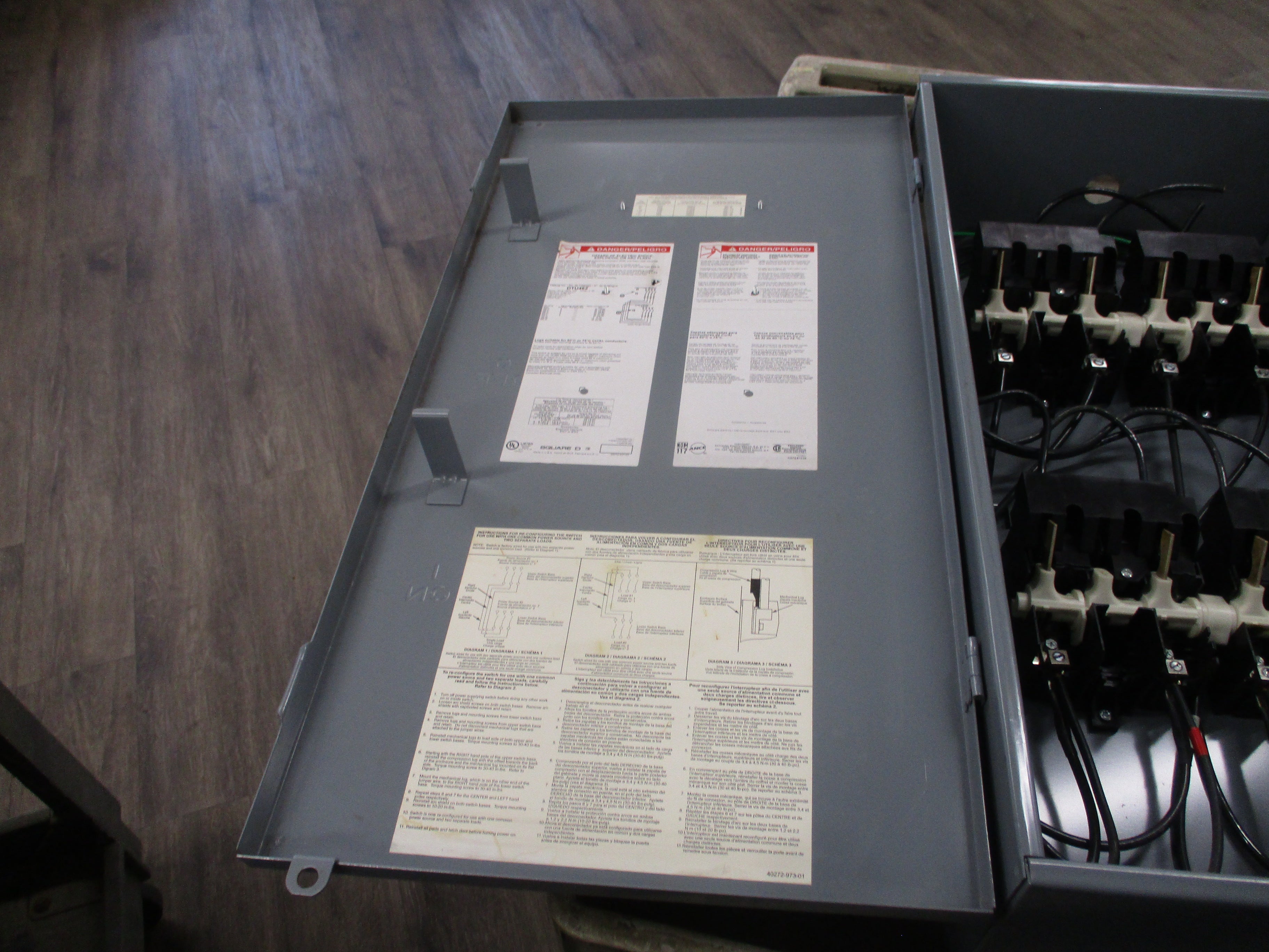 Square D Non-Fusible Double-Throw Safety Switch/Disconnect DTU462 60A 600V 3P