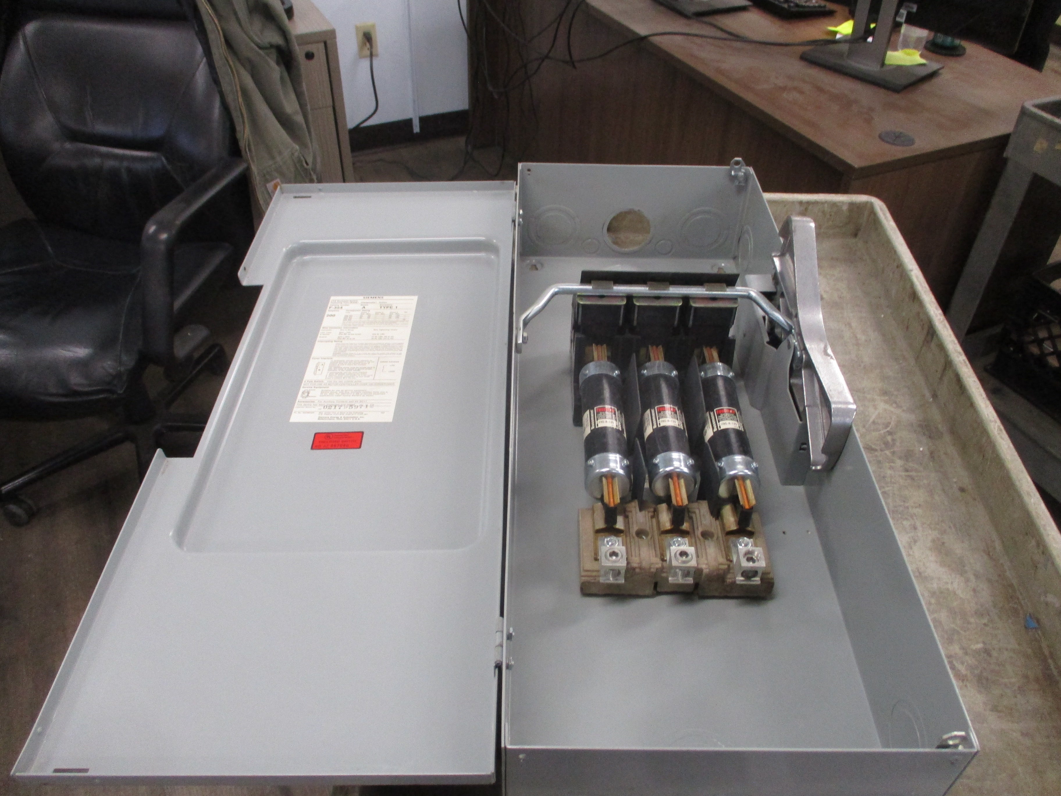 Siemens Fusible Safety Switch/Disconnect F354 200A 600V 3P Used