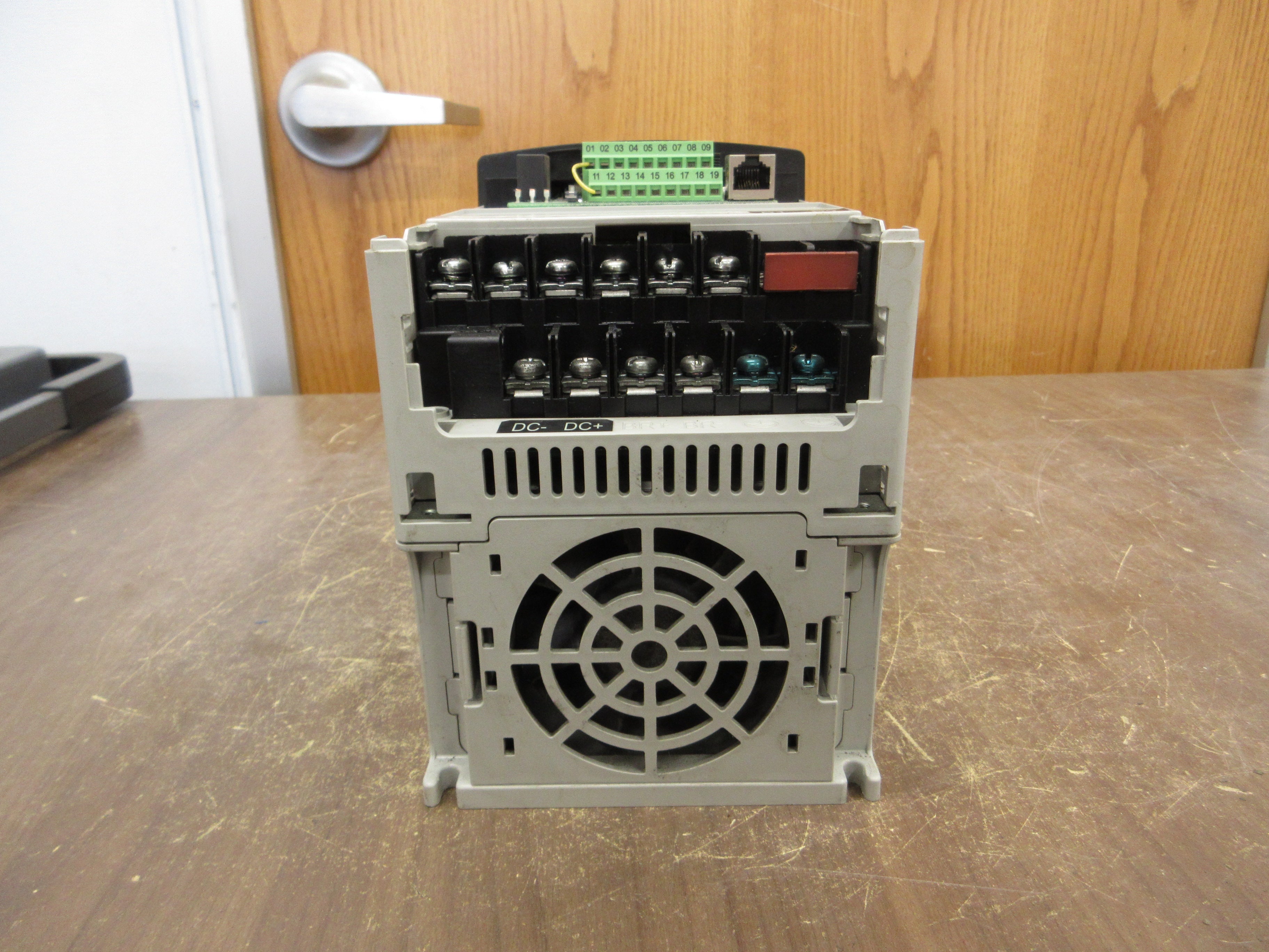 Allen-Bradley PowerFlex 40 AC Drive 22B-D012N104 7.5HP 3Ph *No Cover* Used