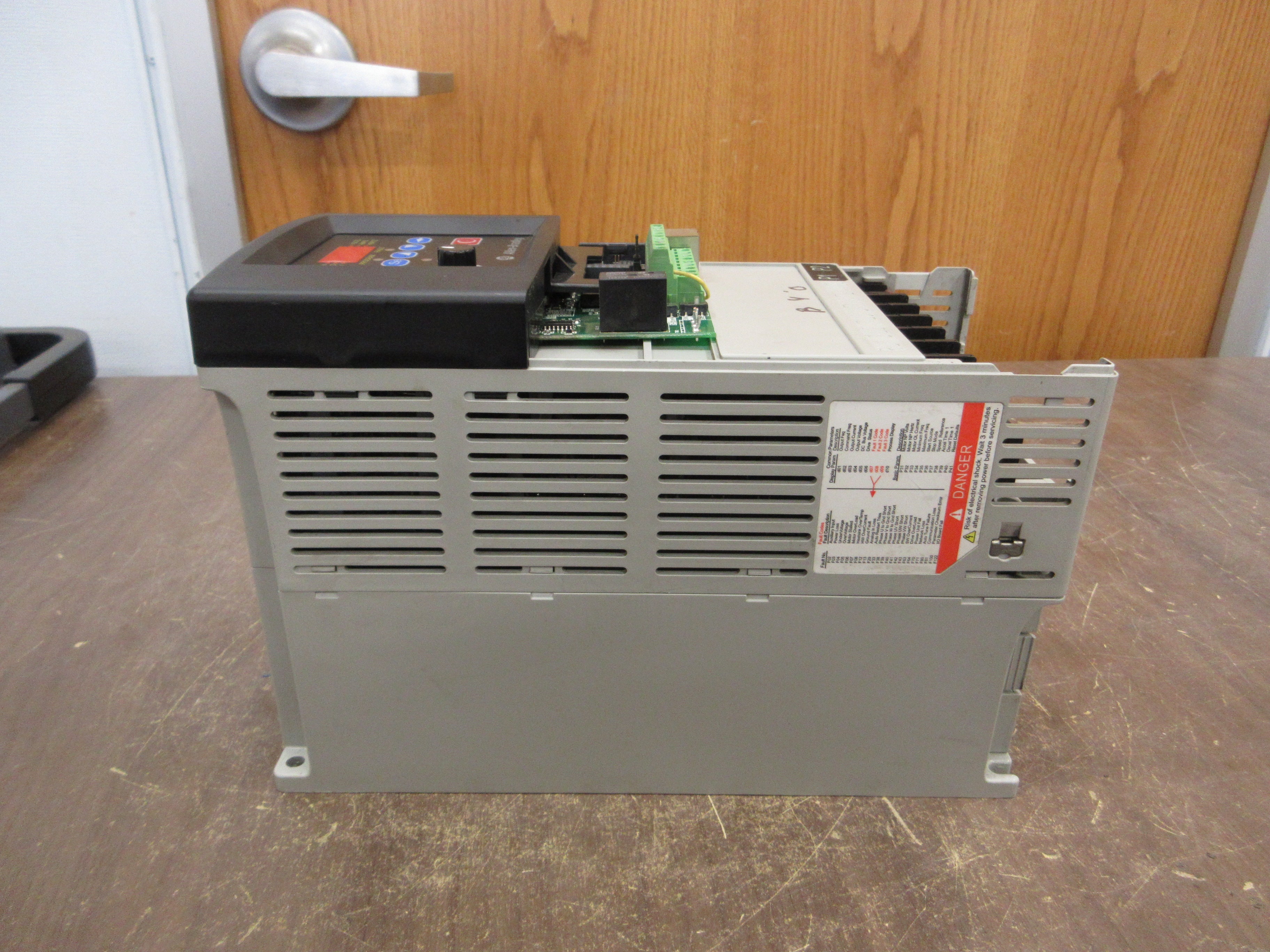 Allen-Bradley PowerFlex 40 AC Drive 22B-D012N104 7.5HP 3Ph *No Cover* Used