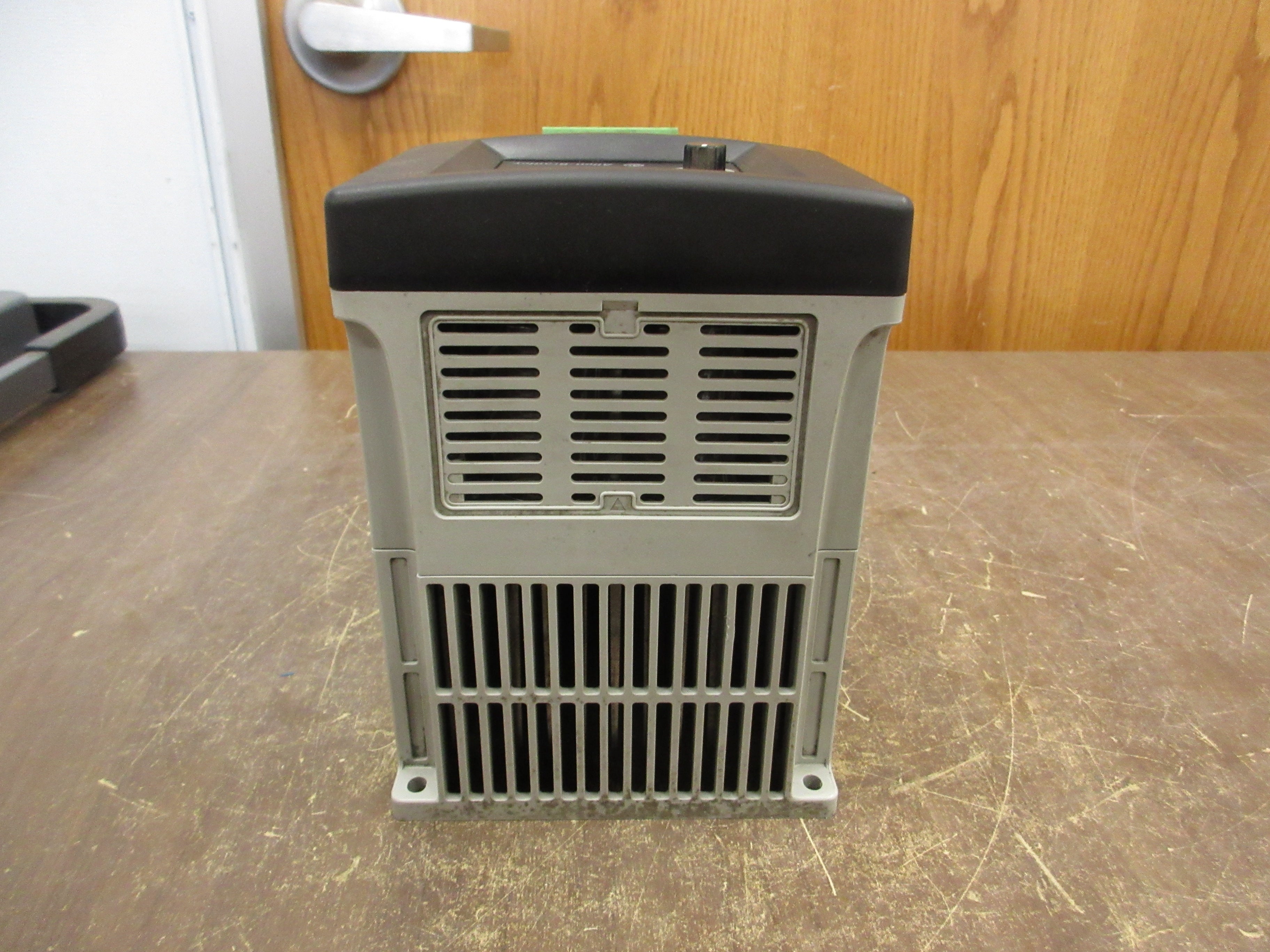 Allen-Bradley PowerFlex 40 AC Drive 22B-D012N104 7.5HP 3Ph *No Cover* Used