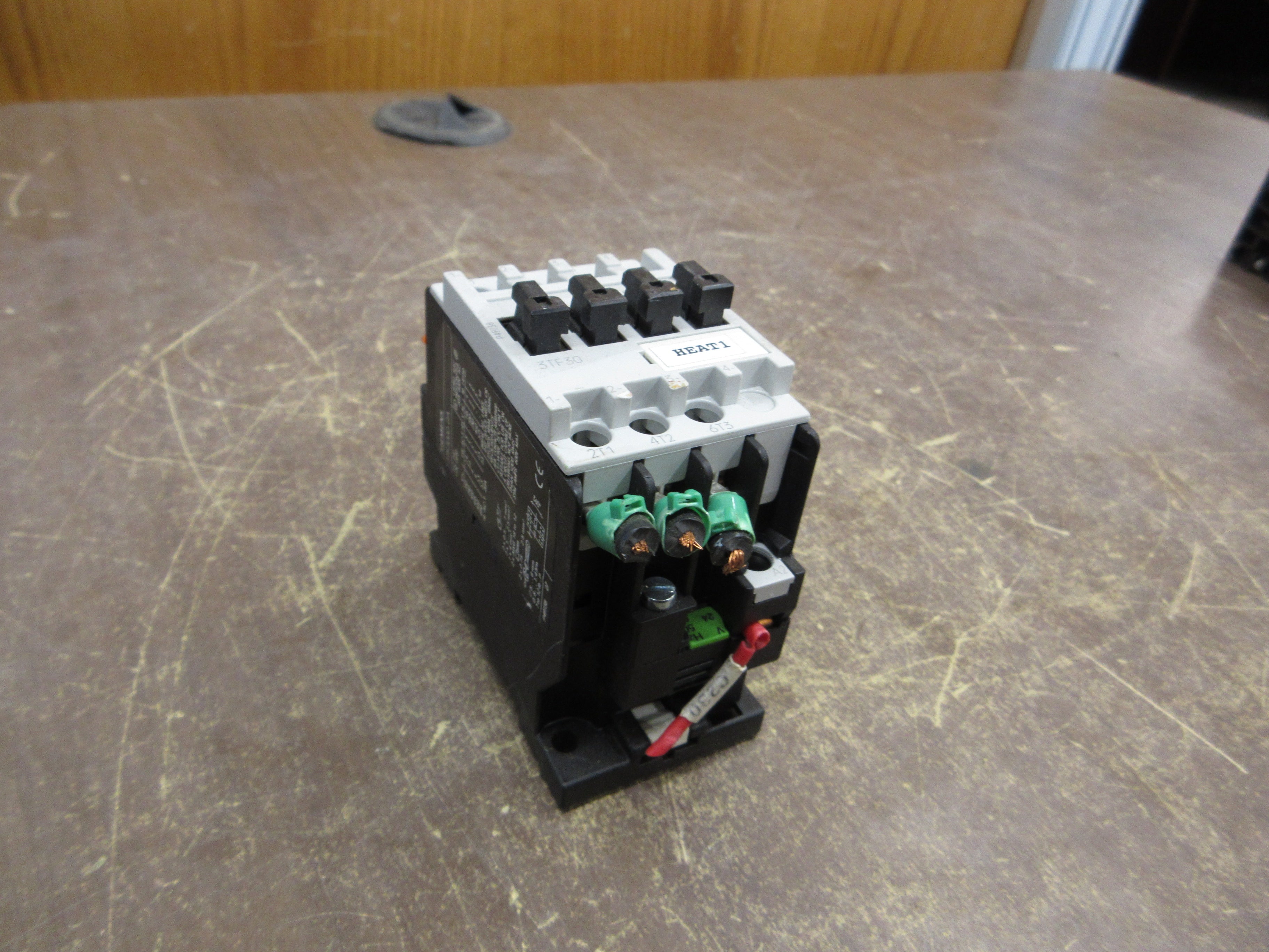 Siemens Contactor 3TF3000-0A 24V Coil 20A 600V Used