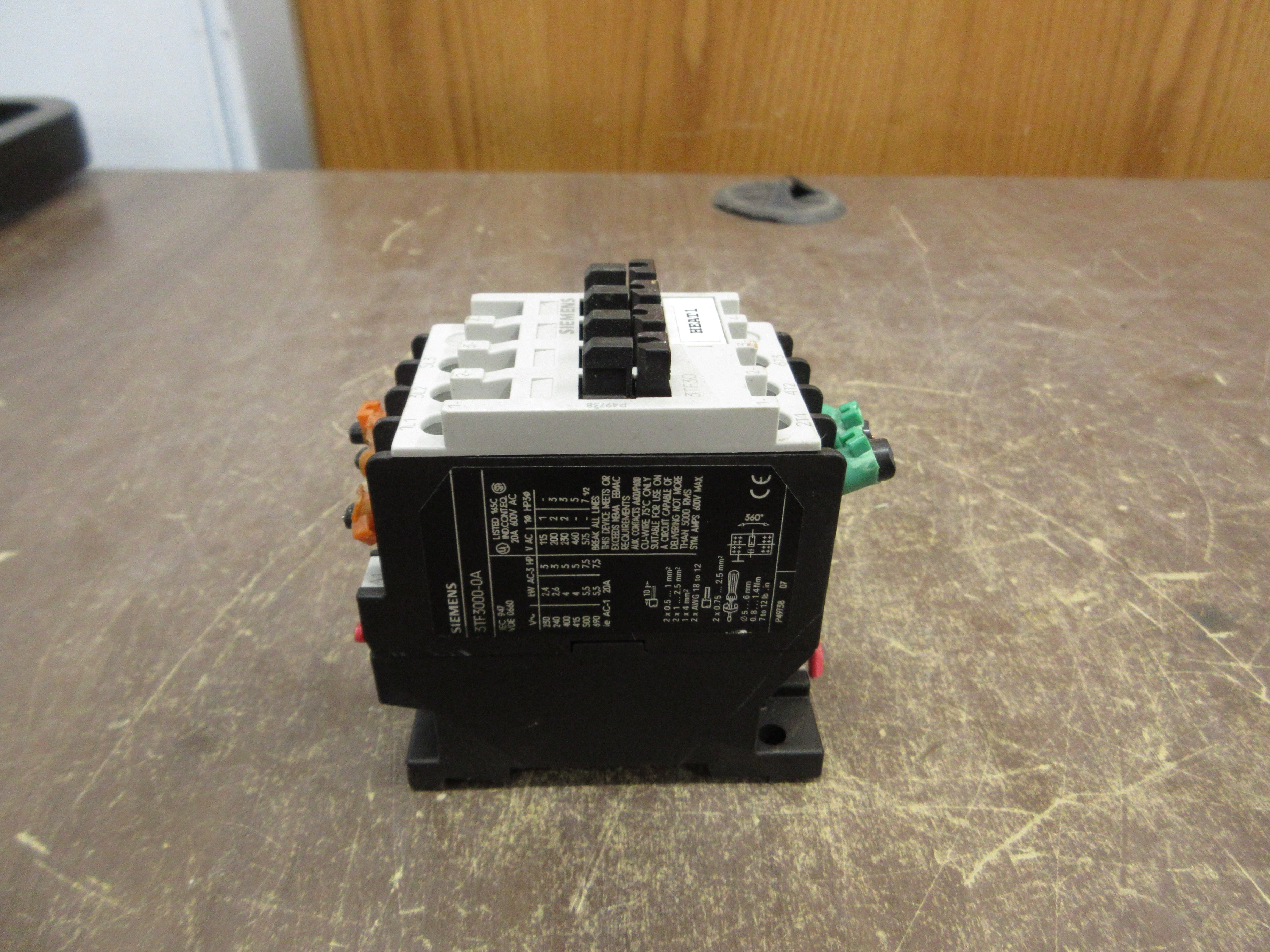 Siemens Contactor 3TF3000-0A 24V Coil 20A 600V Used