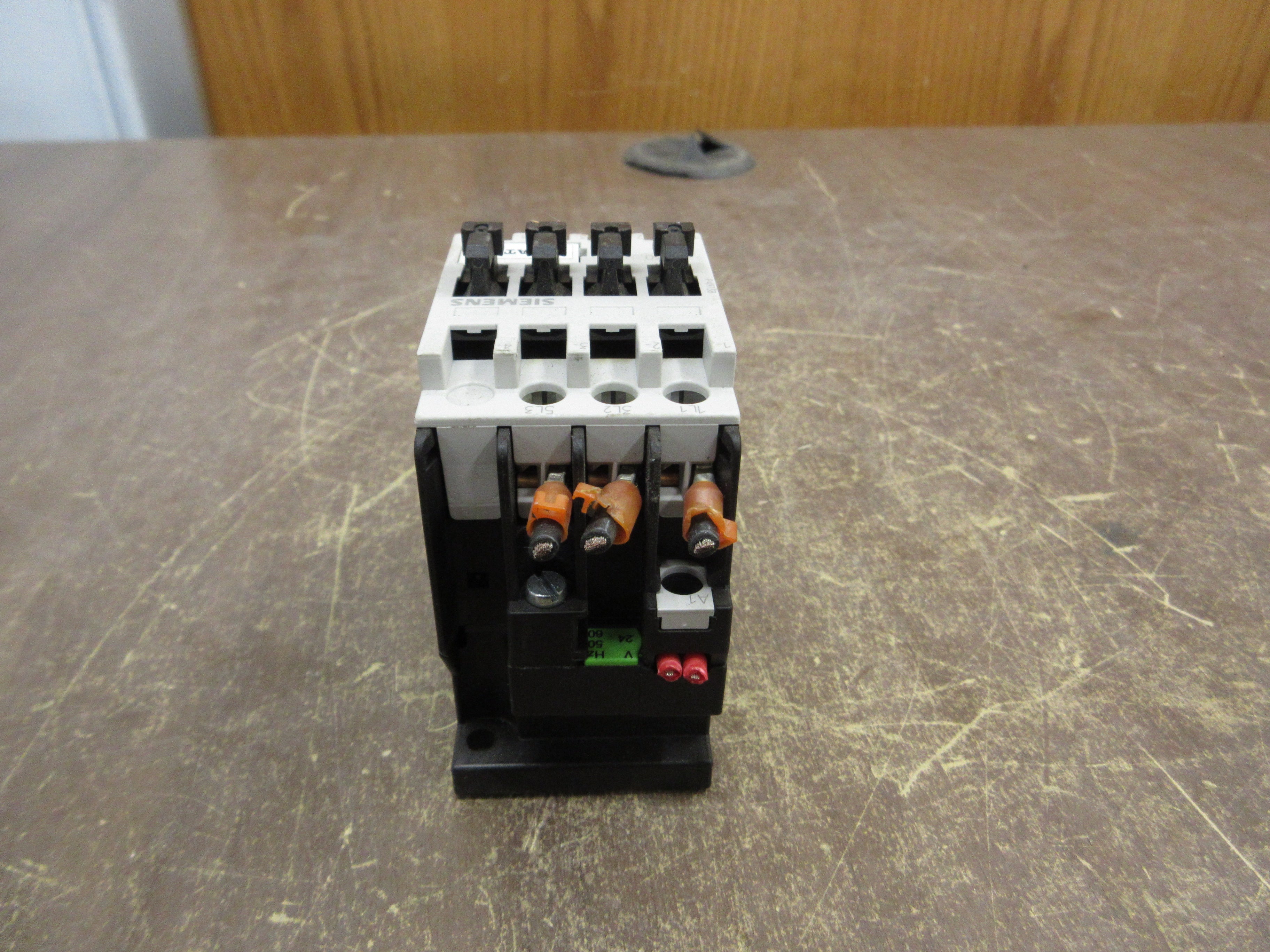 Siemens Contactor 3TF3000-0A 24V Coil 20A 600V Used