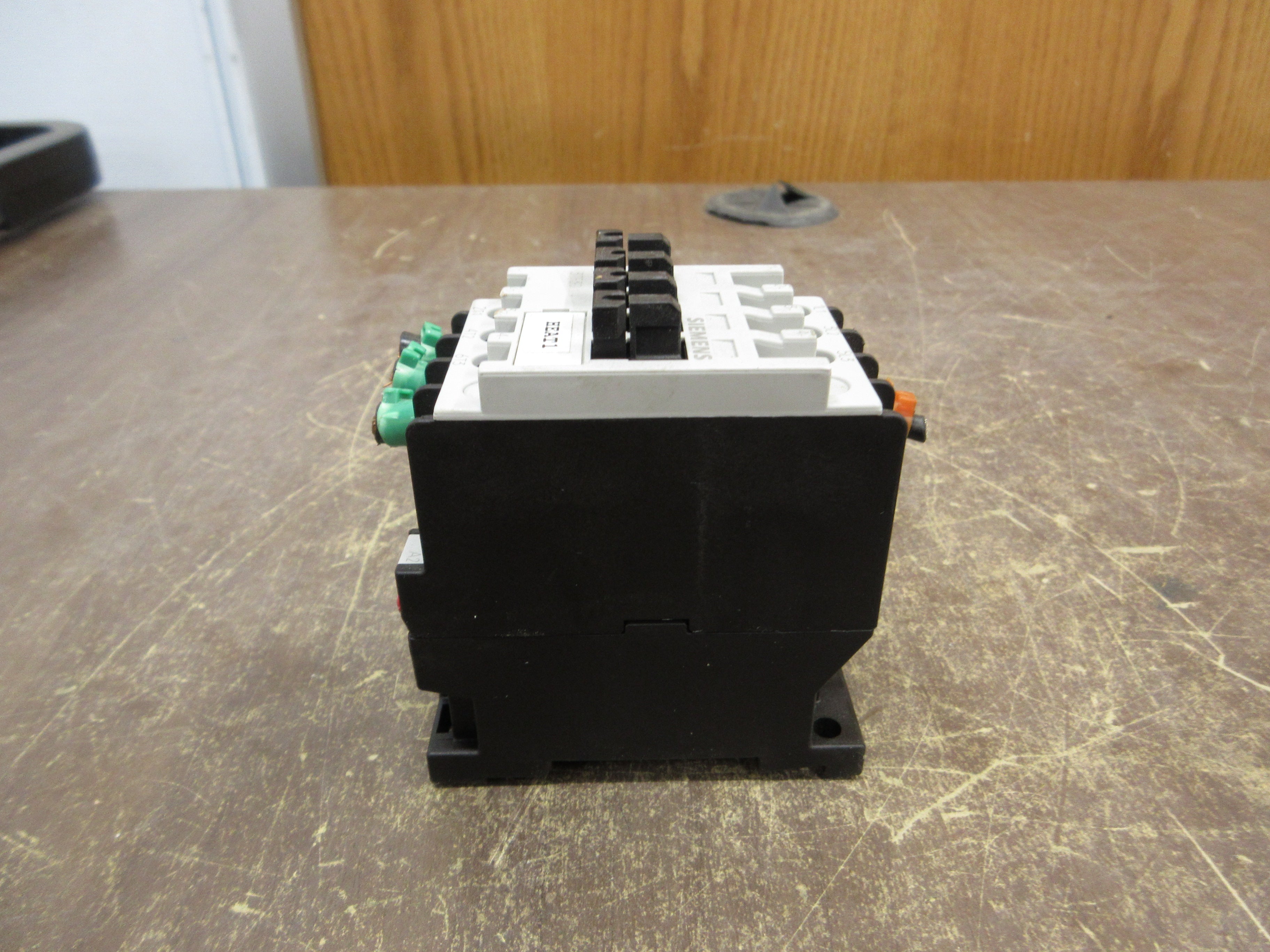 Siemens Contactor 3TF3000-0A 24V Coil 20A 600V Used
