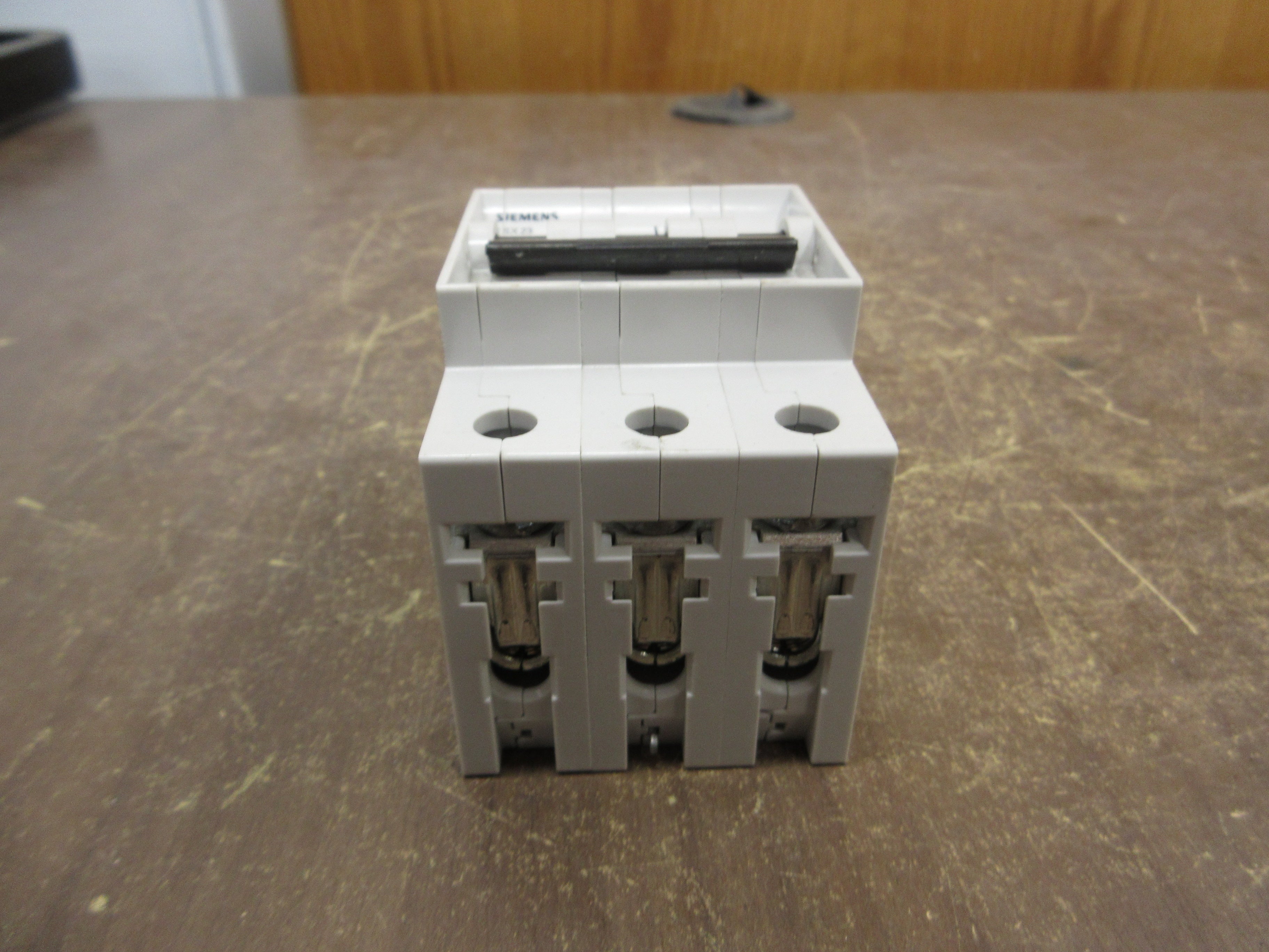 Siemens Circuit Breaker 5SX23 D8 8A 480V 3P Used