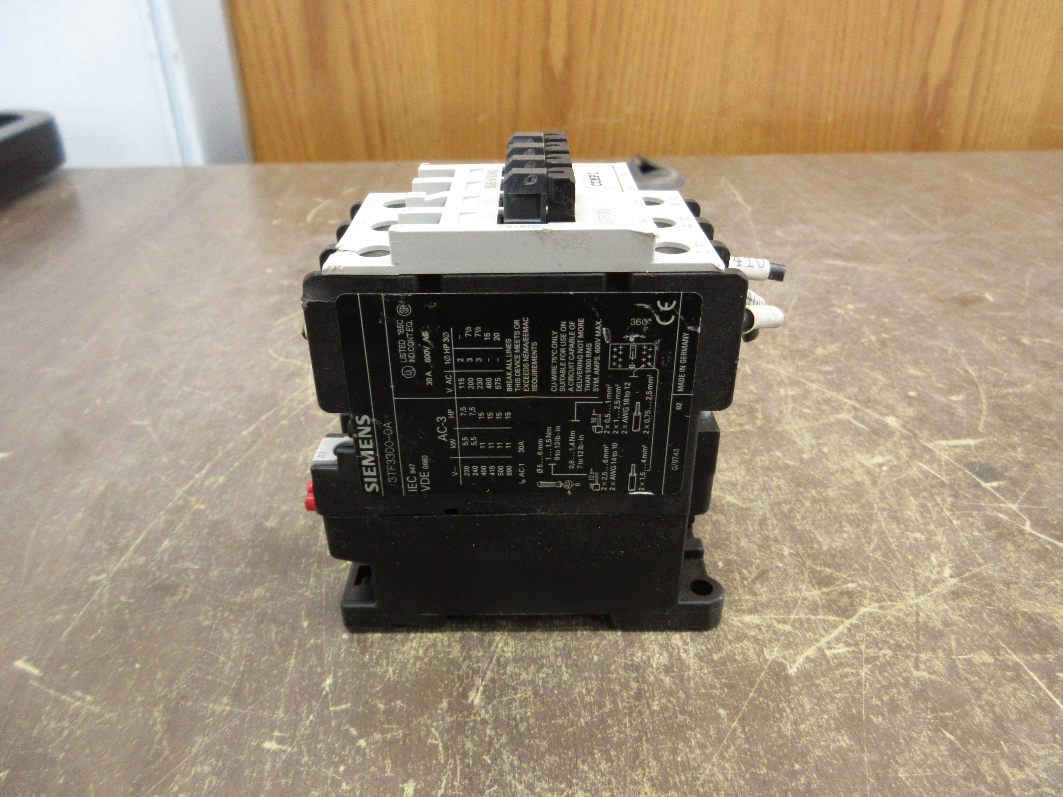 Siemens Contactor 3TF3300-0A 24V Coil 30A 600V *Broken Corner* Used