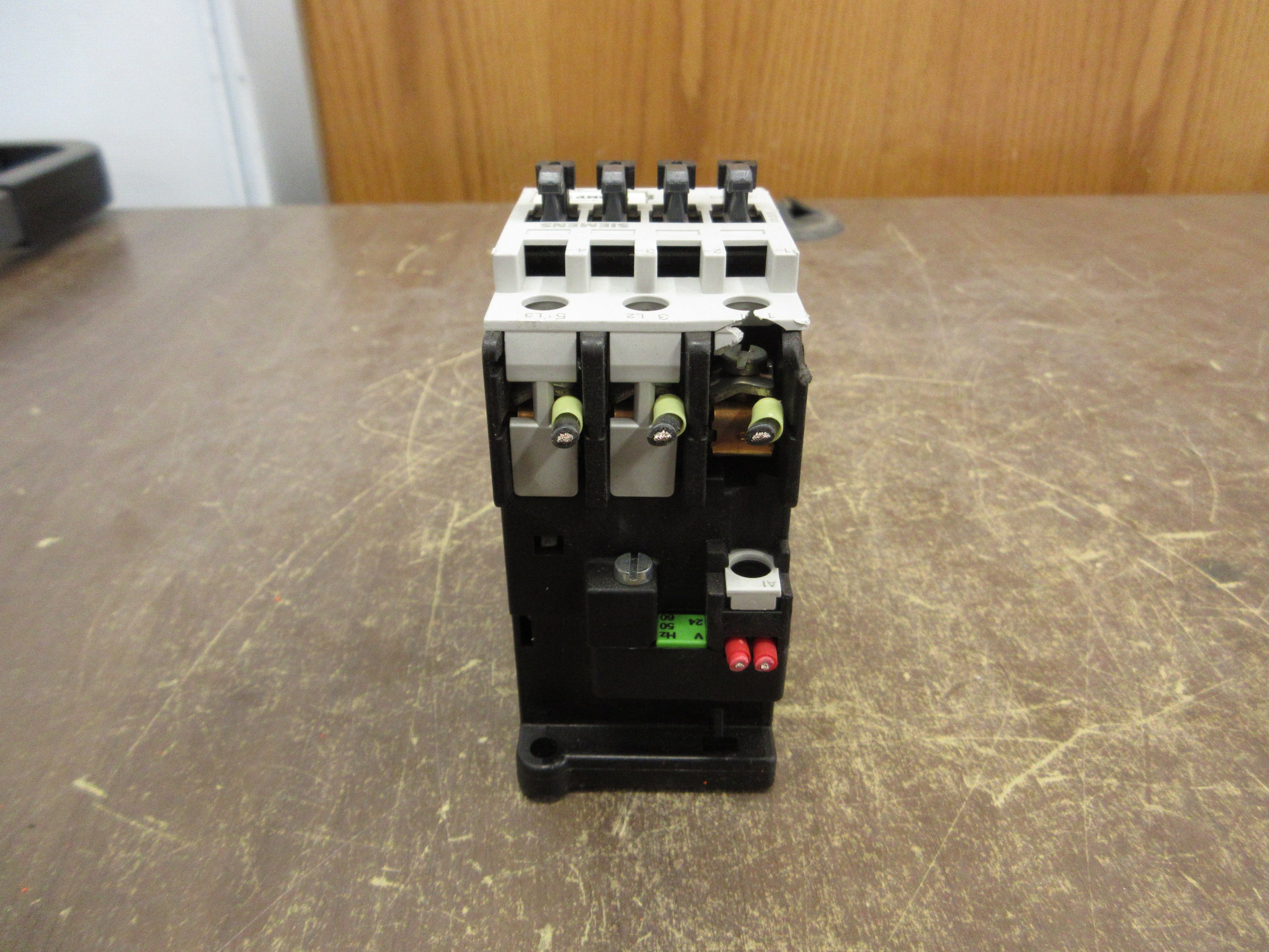 Siemens Contactor 3TF3300-0A 24V Coil 30A 600V *Broken Corner* Used