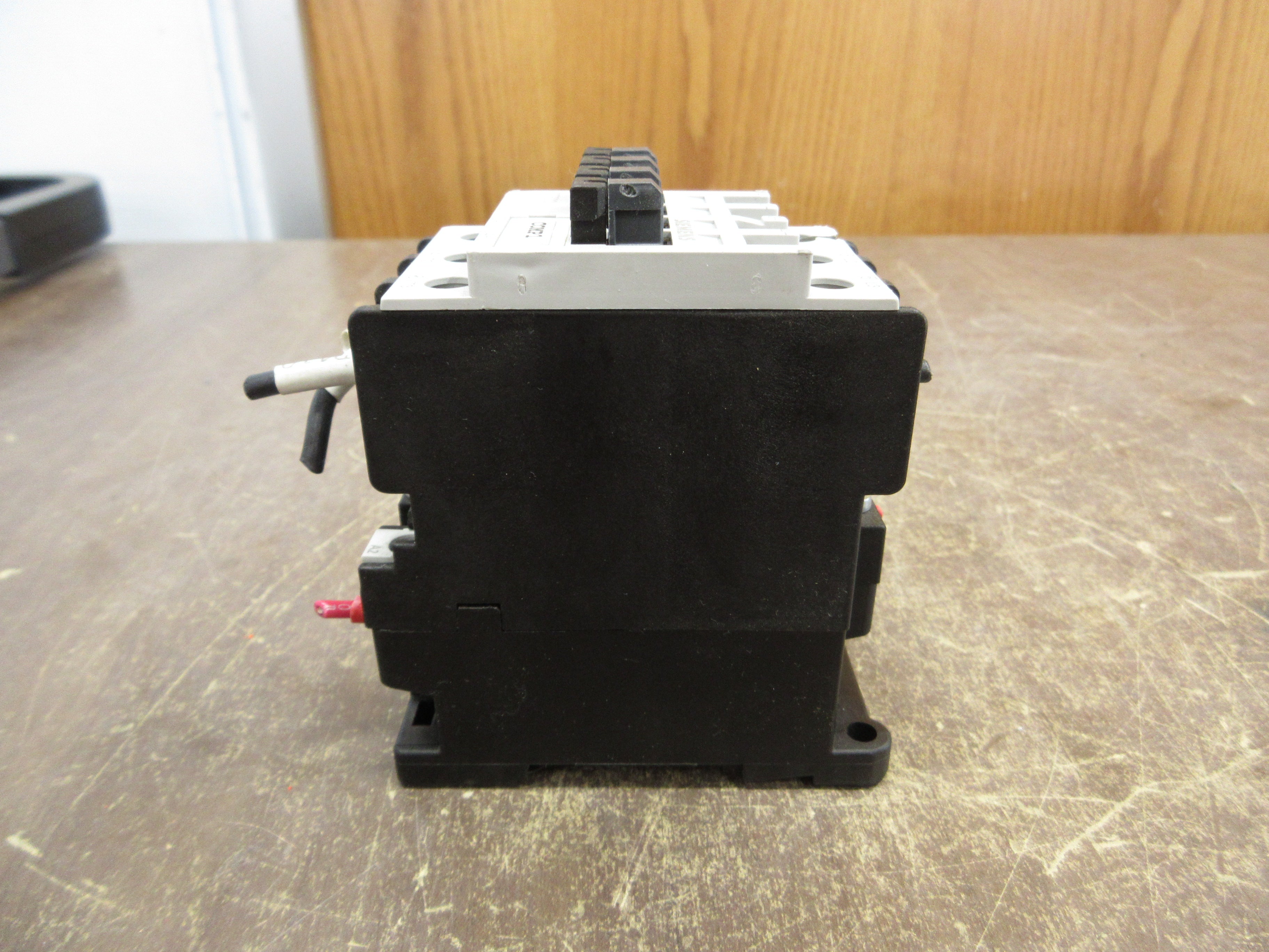 Siemens Contactor 3TF3300-0A 24V Coil 30A 600V *Broken Corner* Used