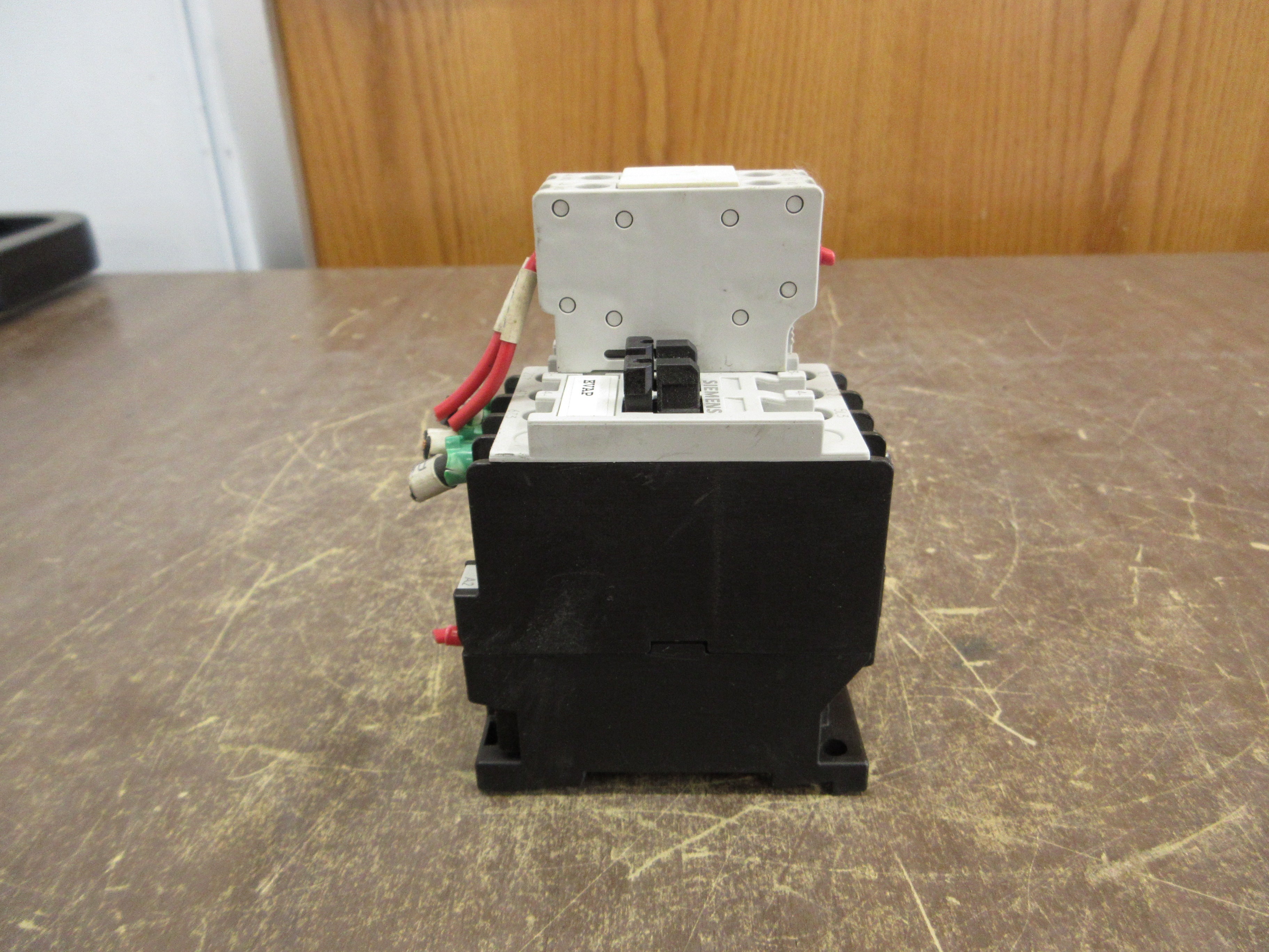 Siemens Contactor 3TF3000-0A 24V Coil 20A 600V w/ (2) Aux Contacts Used