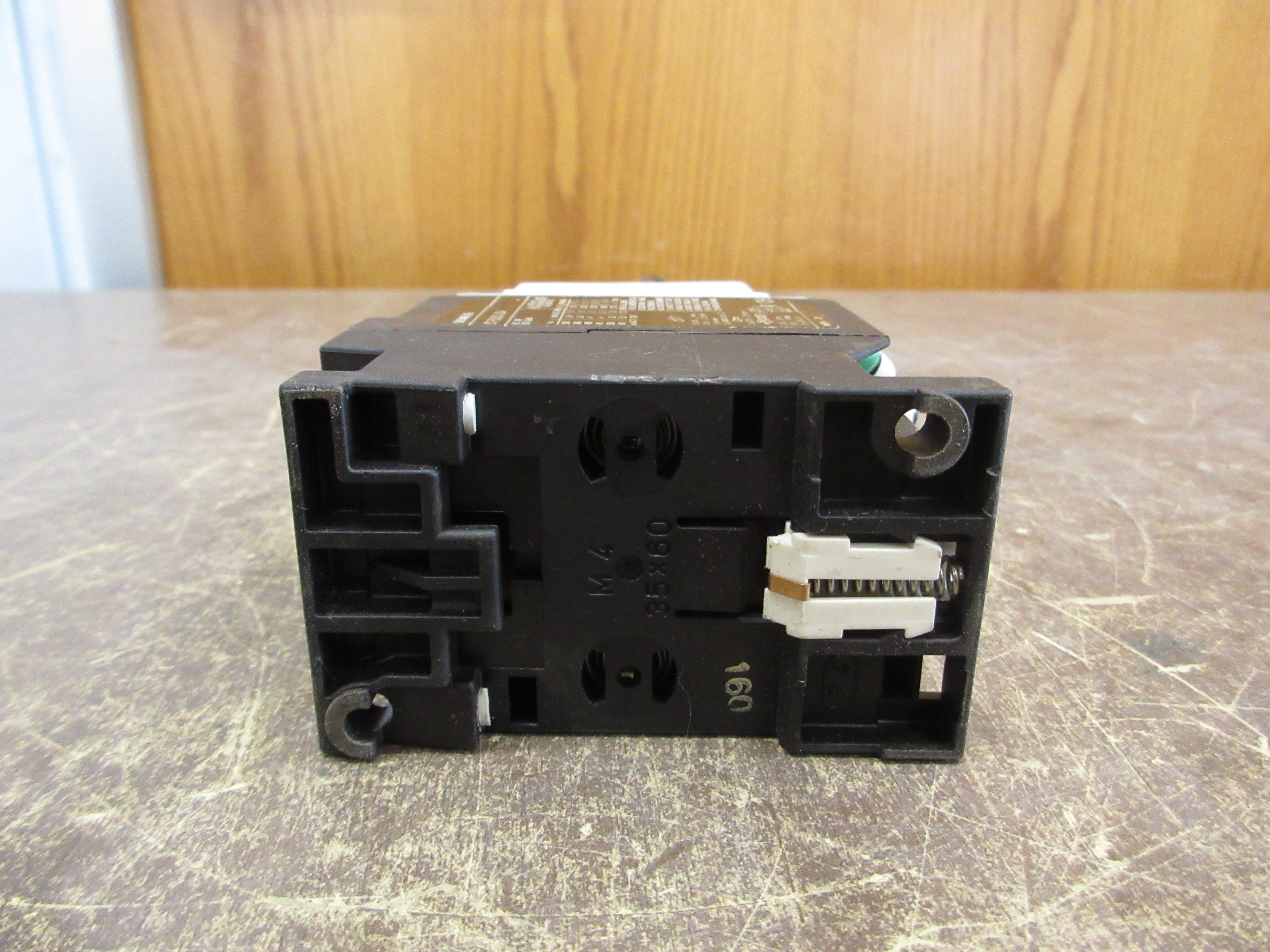 Siemens Contactor 3TF3000-0A 24V Coil 20A 600V w/ (2) Aux Contacts Used