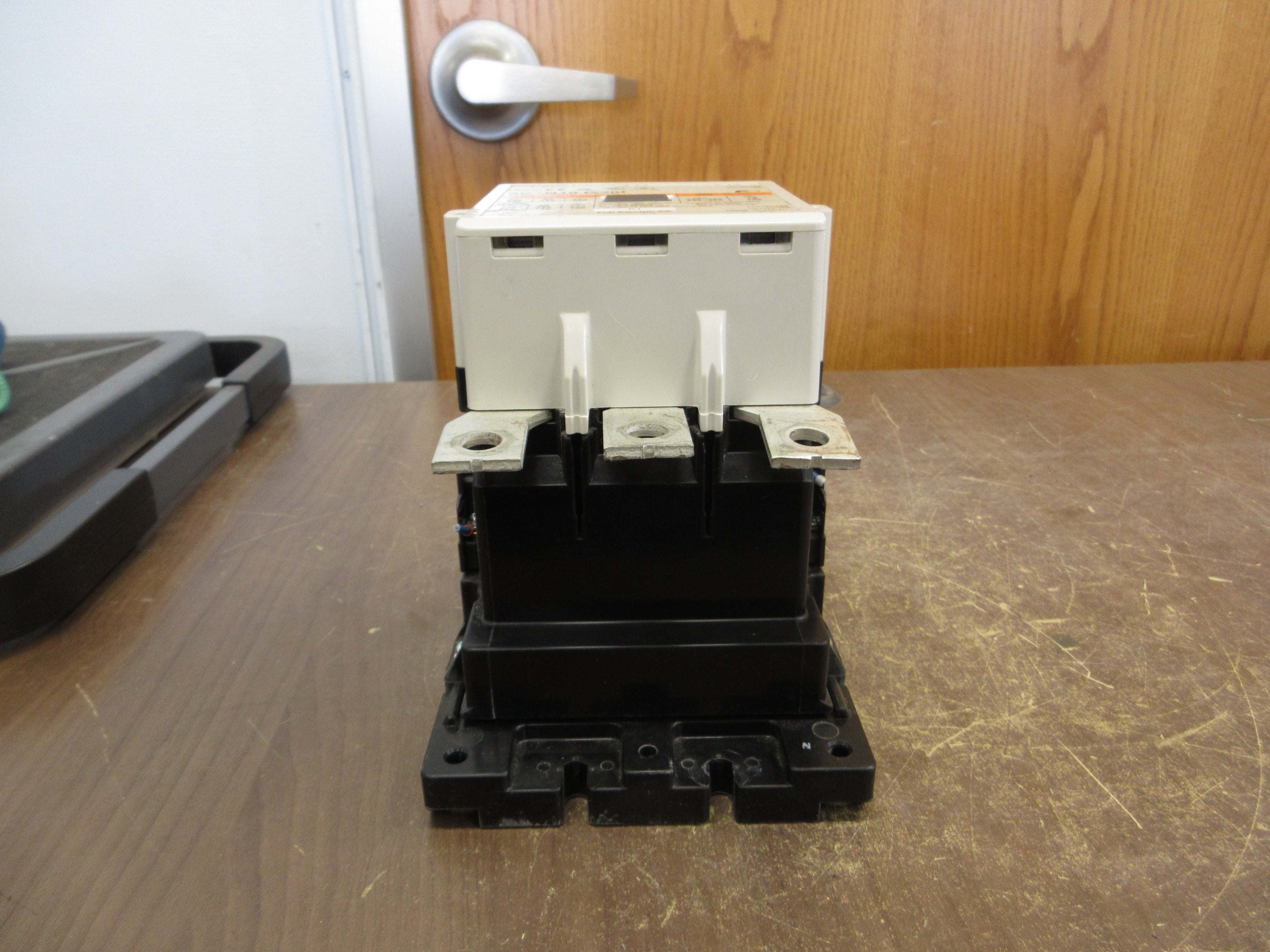 Fuji Electric SC-N10[220] Contactor 3NC4H 24V AC/DC Coil 220A Used
