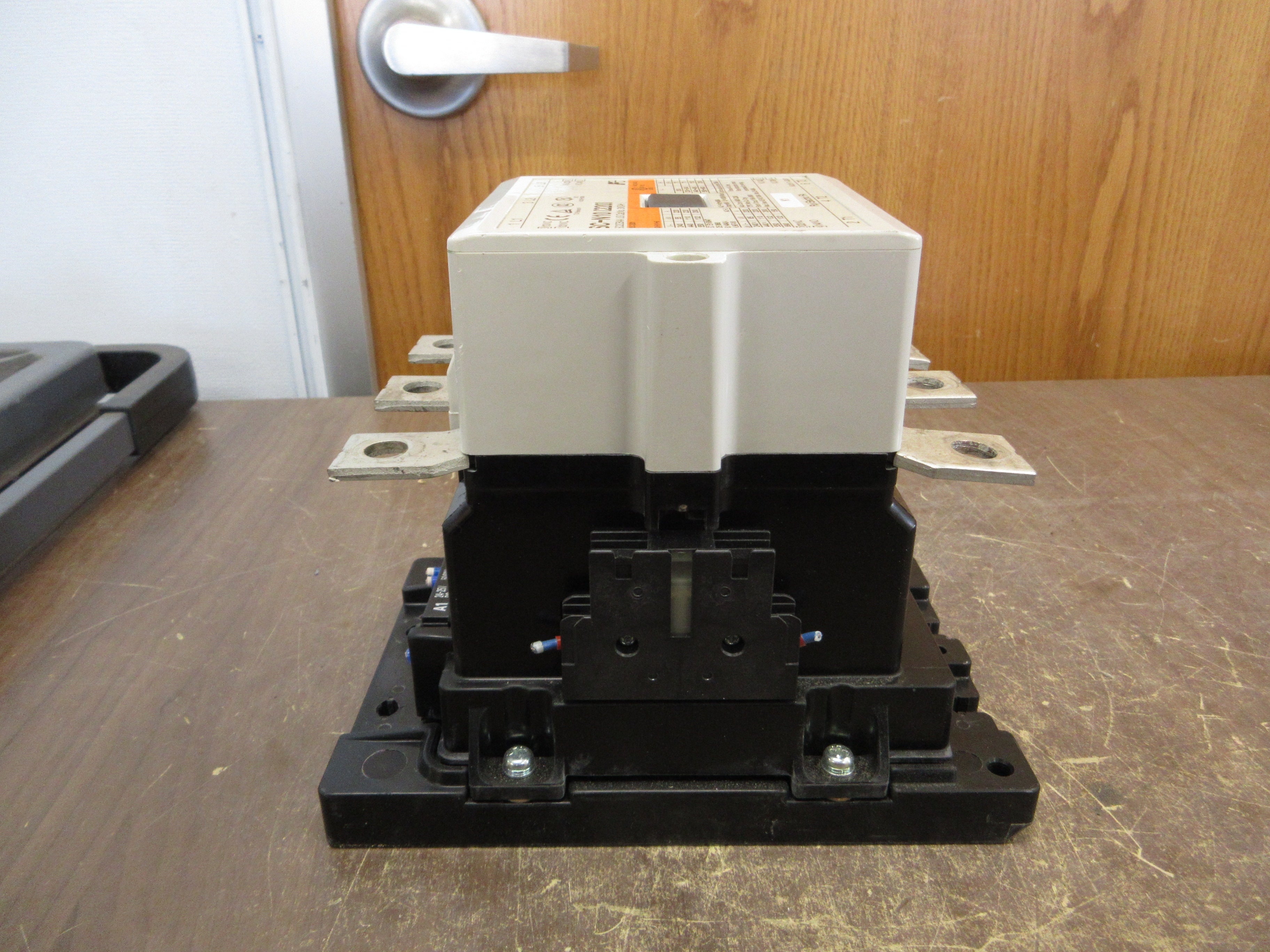 Fuji Electric SC-N10[220] Contactor 3NC4H 24V AC/DC Coil 220A Used