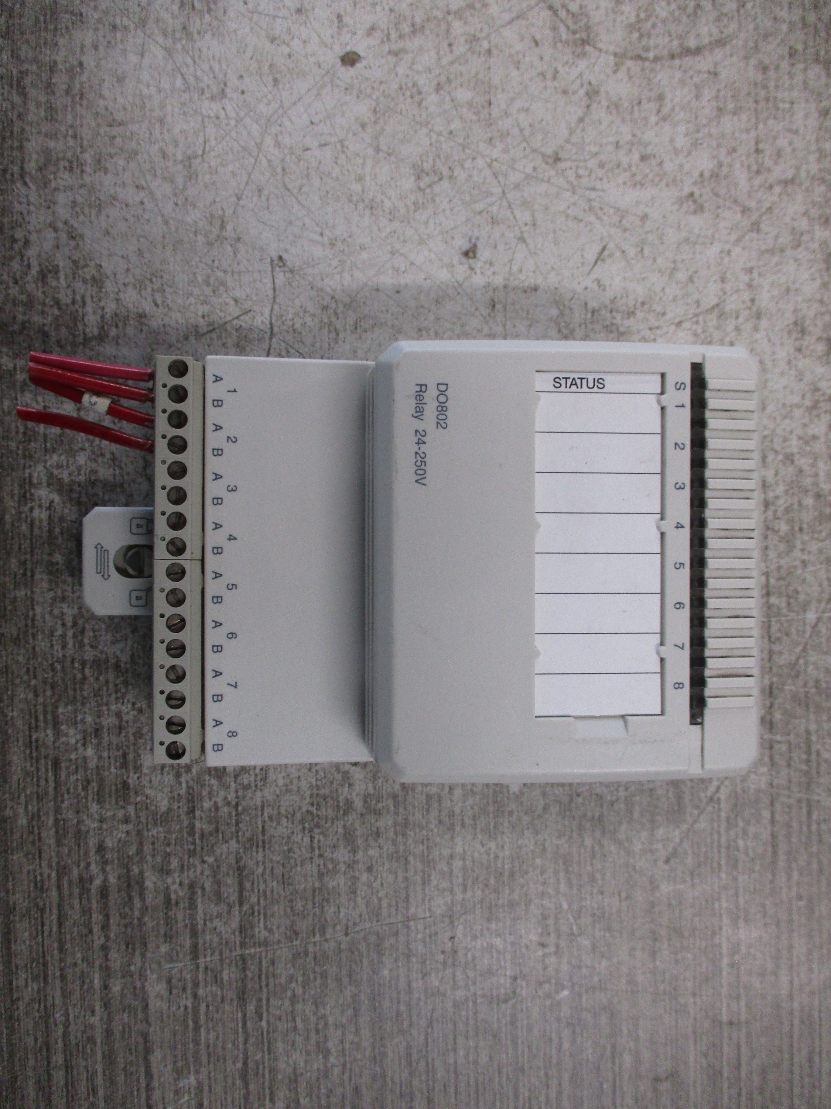 ABB DO802 Digital Output Module 3BSE022364R1 PR: C Relay 24-250V Used