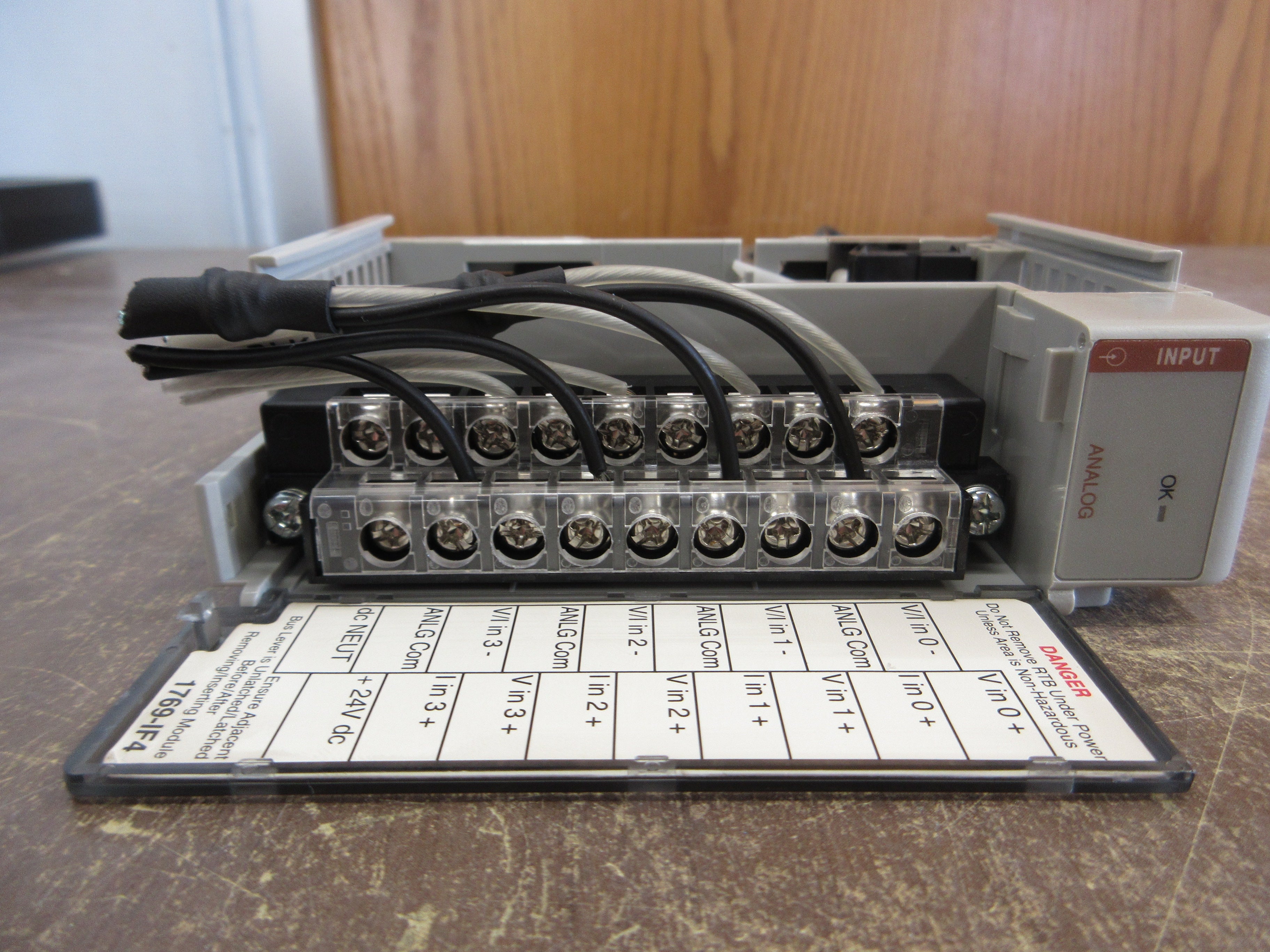 Allen-Bradley Compact I/O Analog Input Module 1769-IF4 Ser. B F/W Rev. 3.2 4-Ch