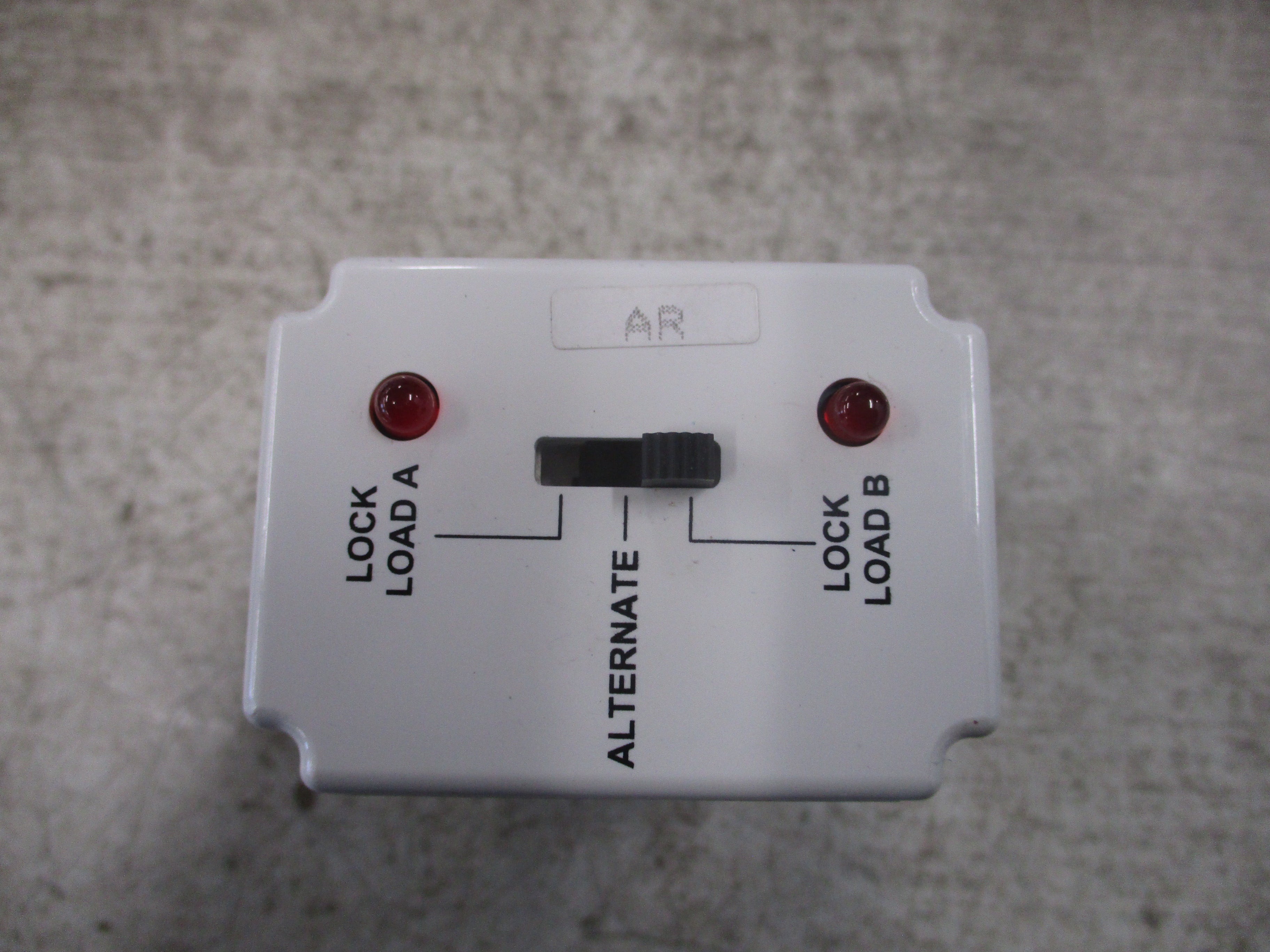 Macromatic Alternating Relay ARP120A6R Ser. A 120V W/Base Used
