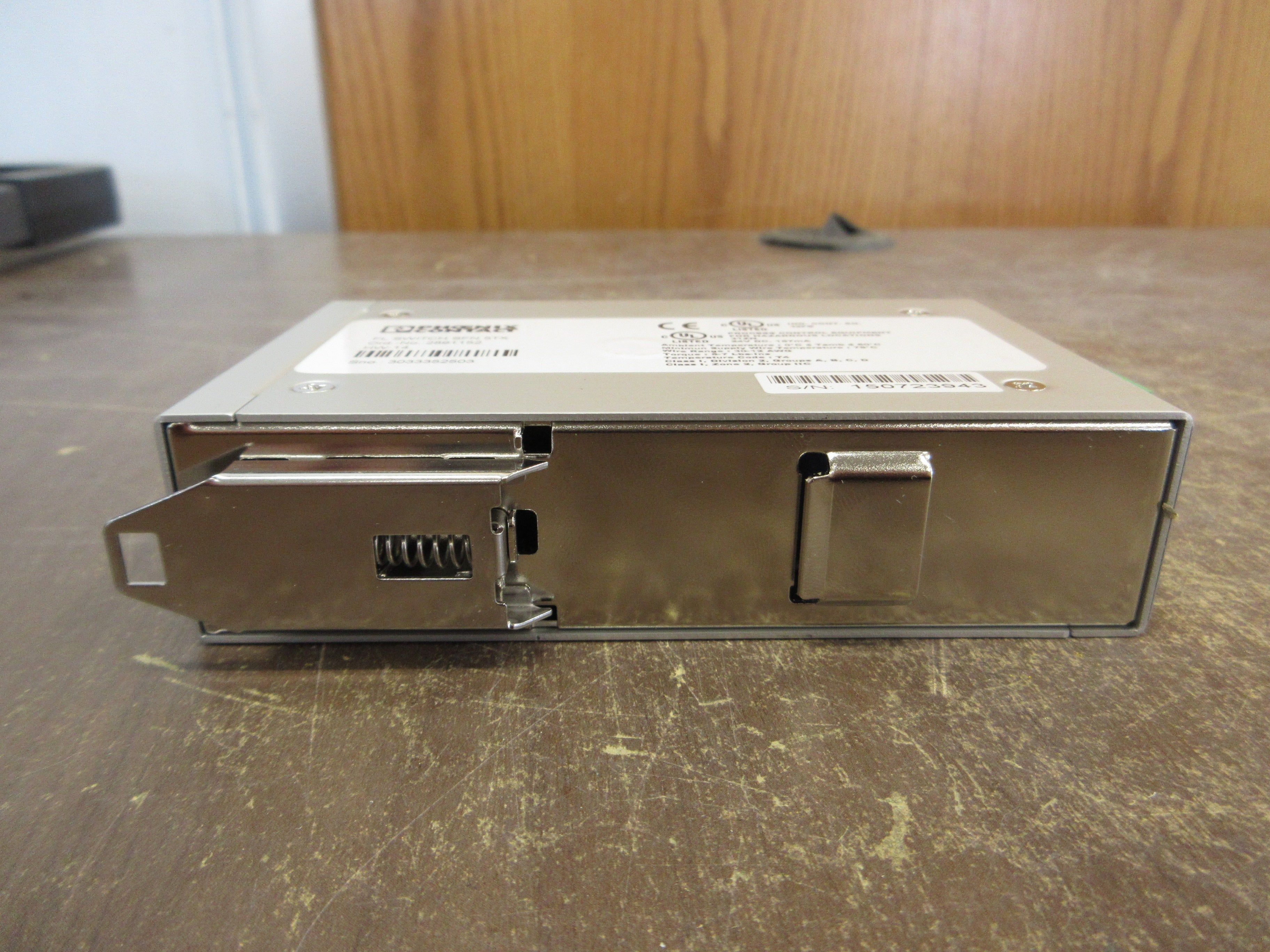 Phoenix Contact FL Switch 2891152 HW: 14 SFN 5TX Used
