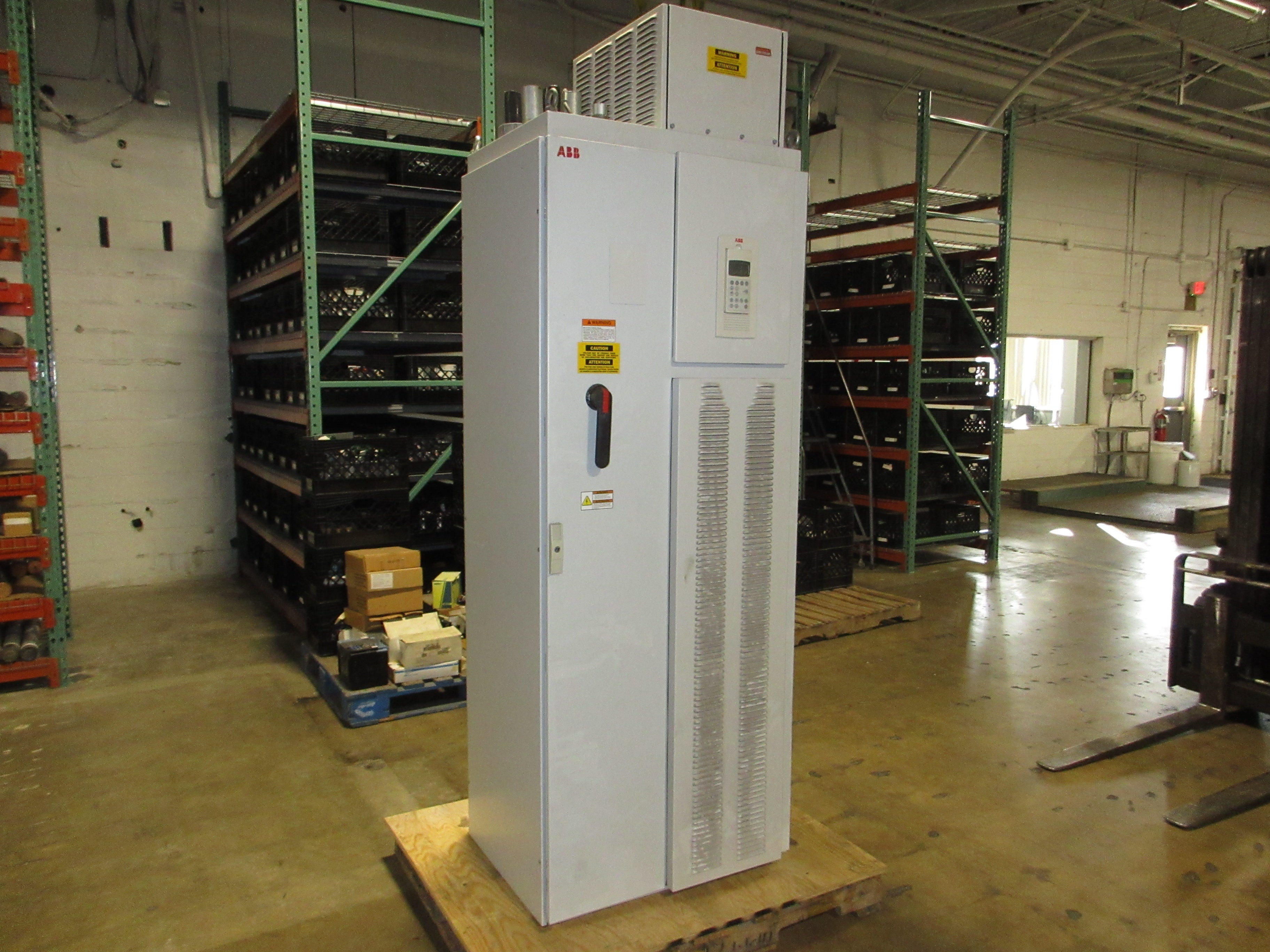 ABB ACS800 AC Drive ACS800-PC-0400-5+B055 400HP 3Ph Breaker Disconnect Used