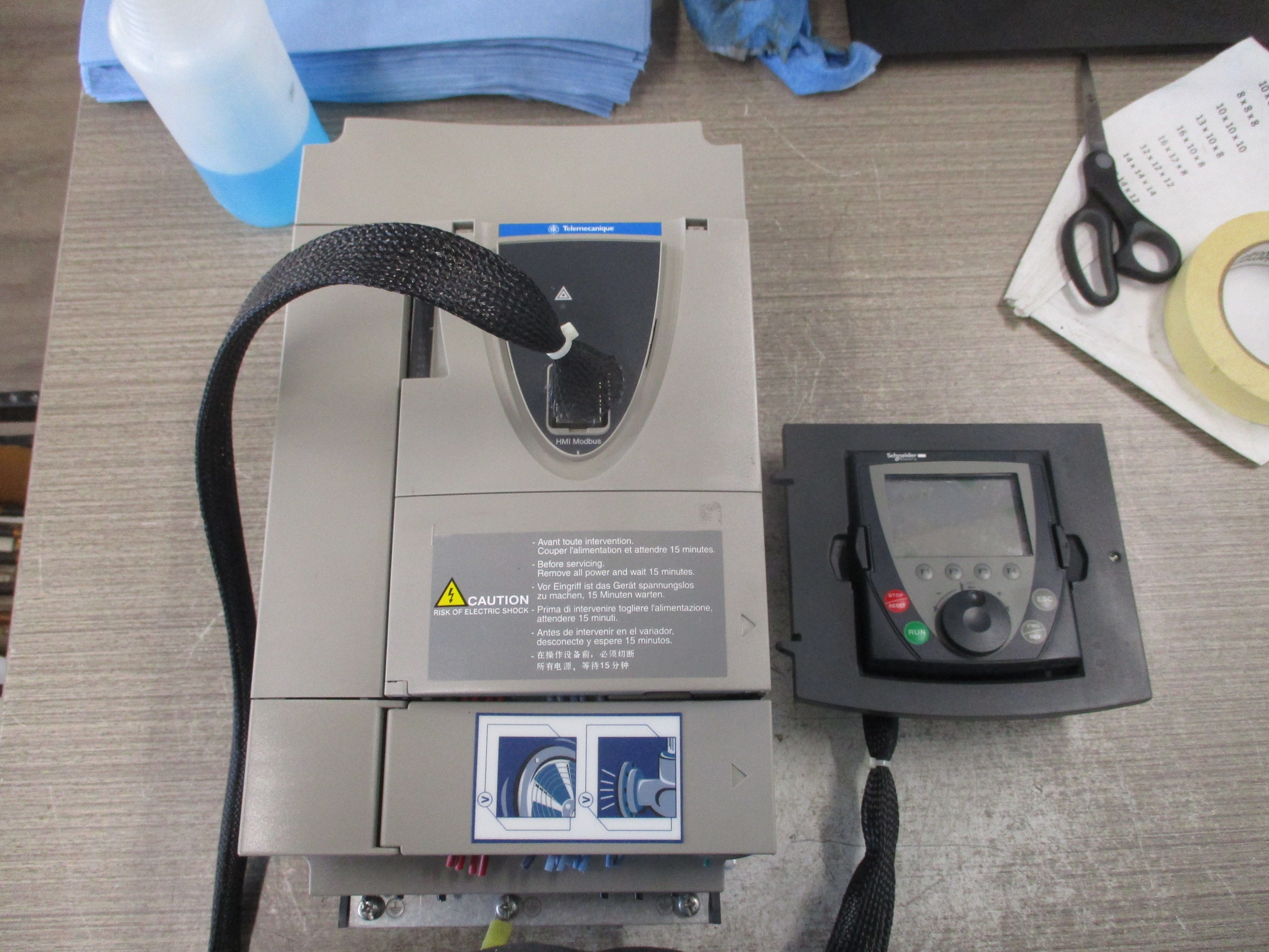Schneider Electric AC Drive ATV61HU55N4 7.5HP 3Ph Input: 380-480V 50/60Hz 20.3A