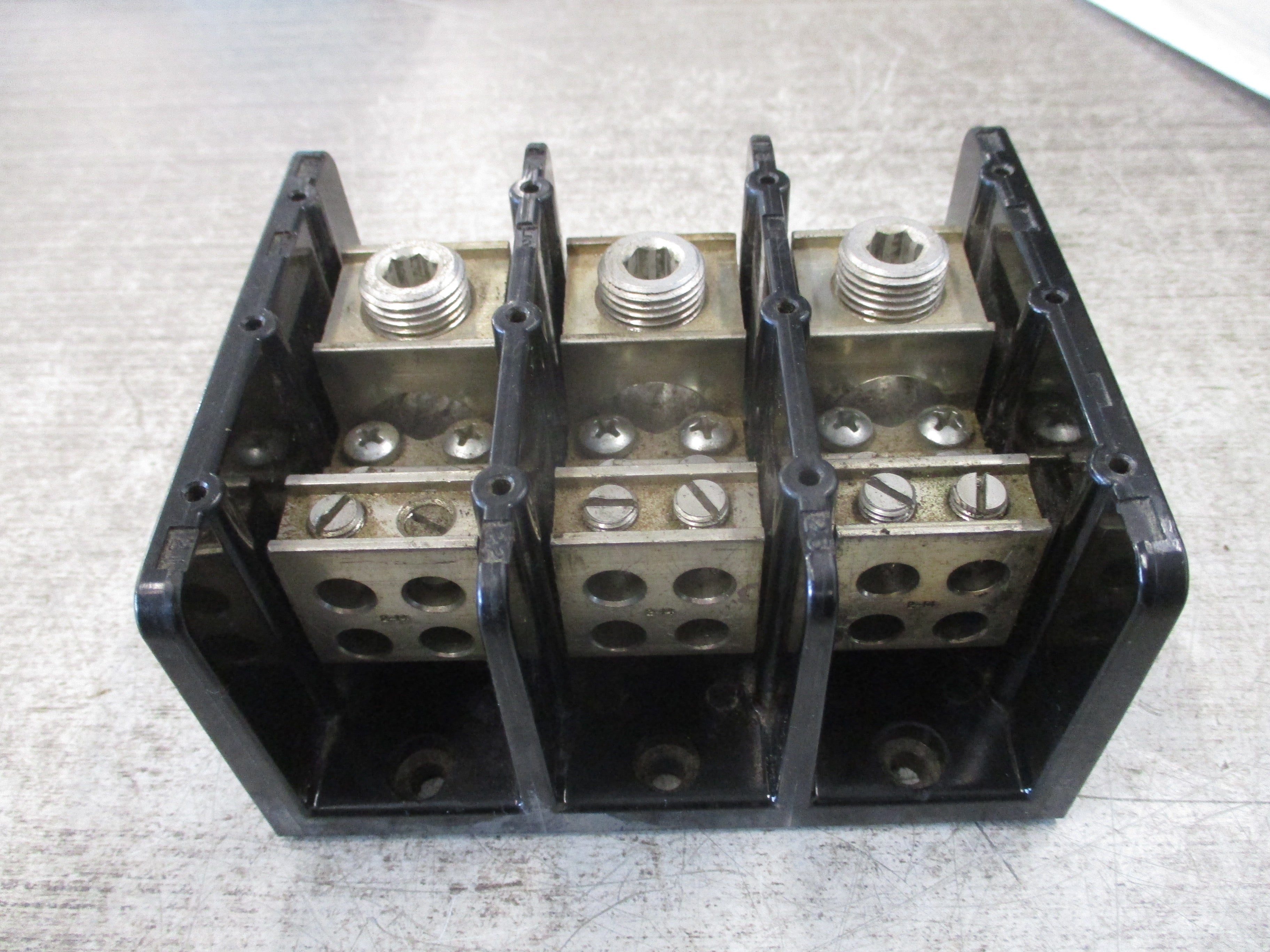 Square D Terminal Block 9080 LBA363104 335A 600V 3P Line(1): #6-400 MCM