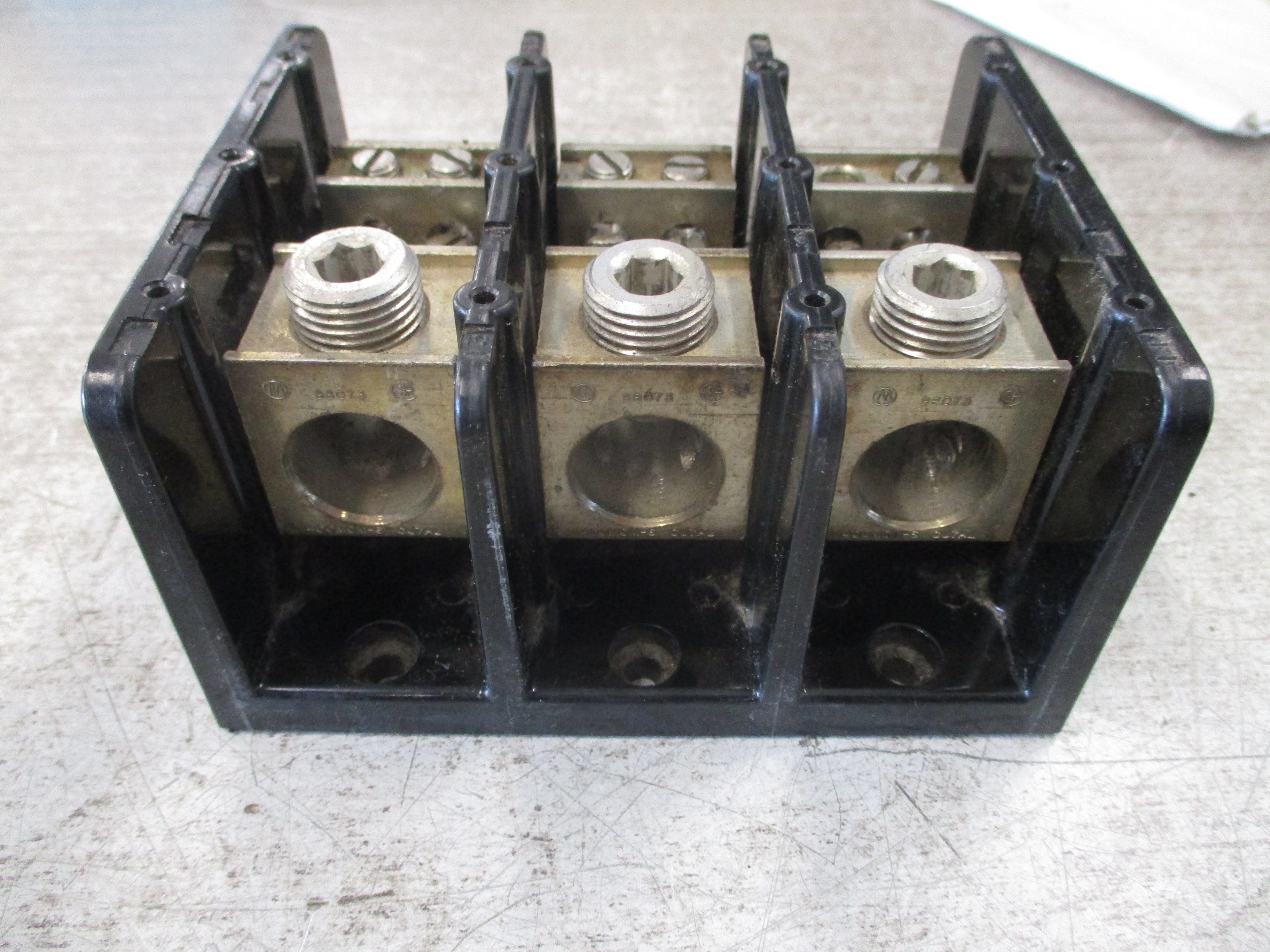 Square D Terminal Block 9080 LBA363104 335A 600V 3P Line(1): #6-400 MCM
