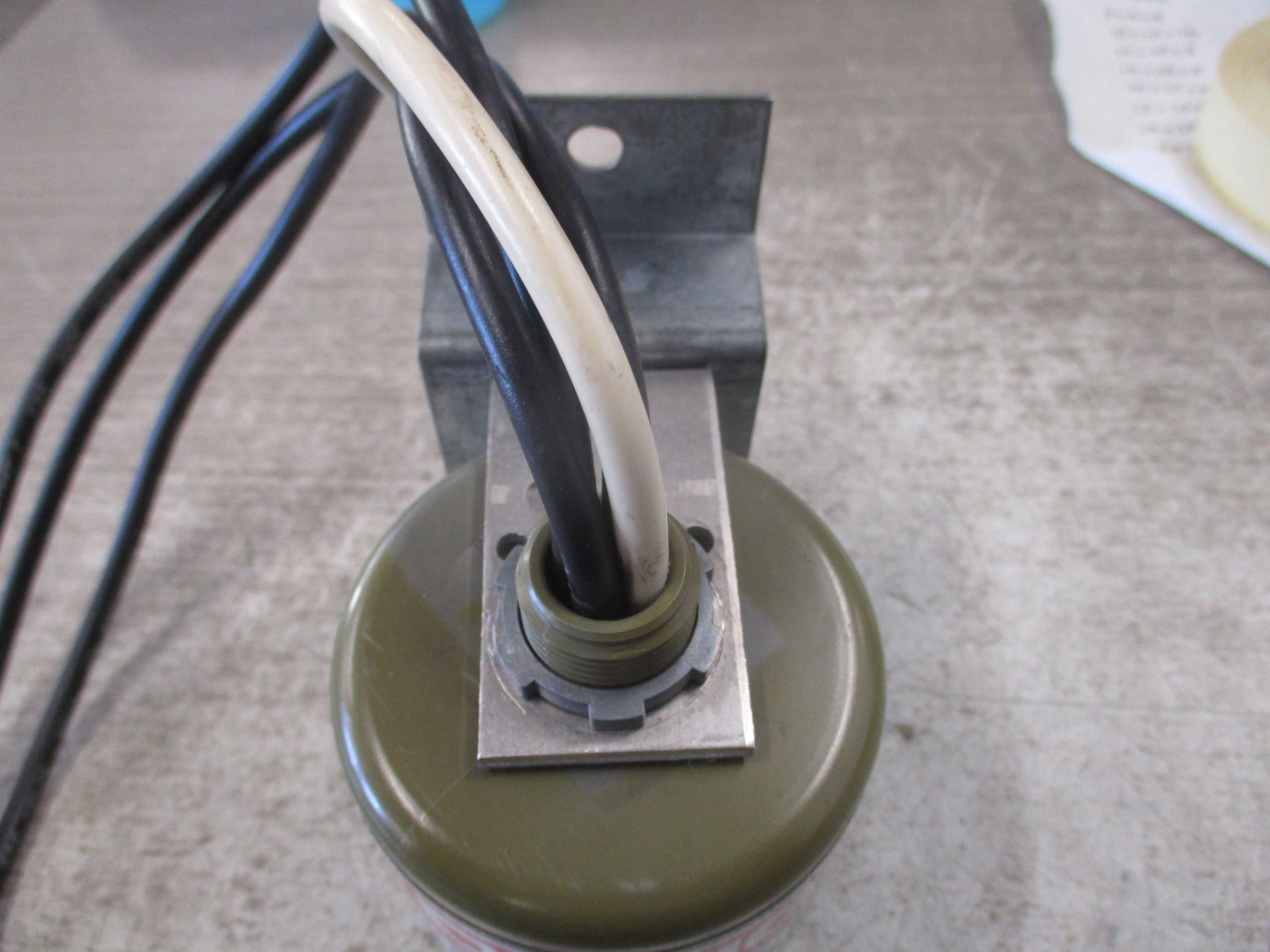 Square D Secondary Surge Protector J9200-9 0-650V 3P Used