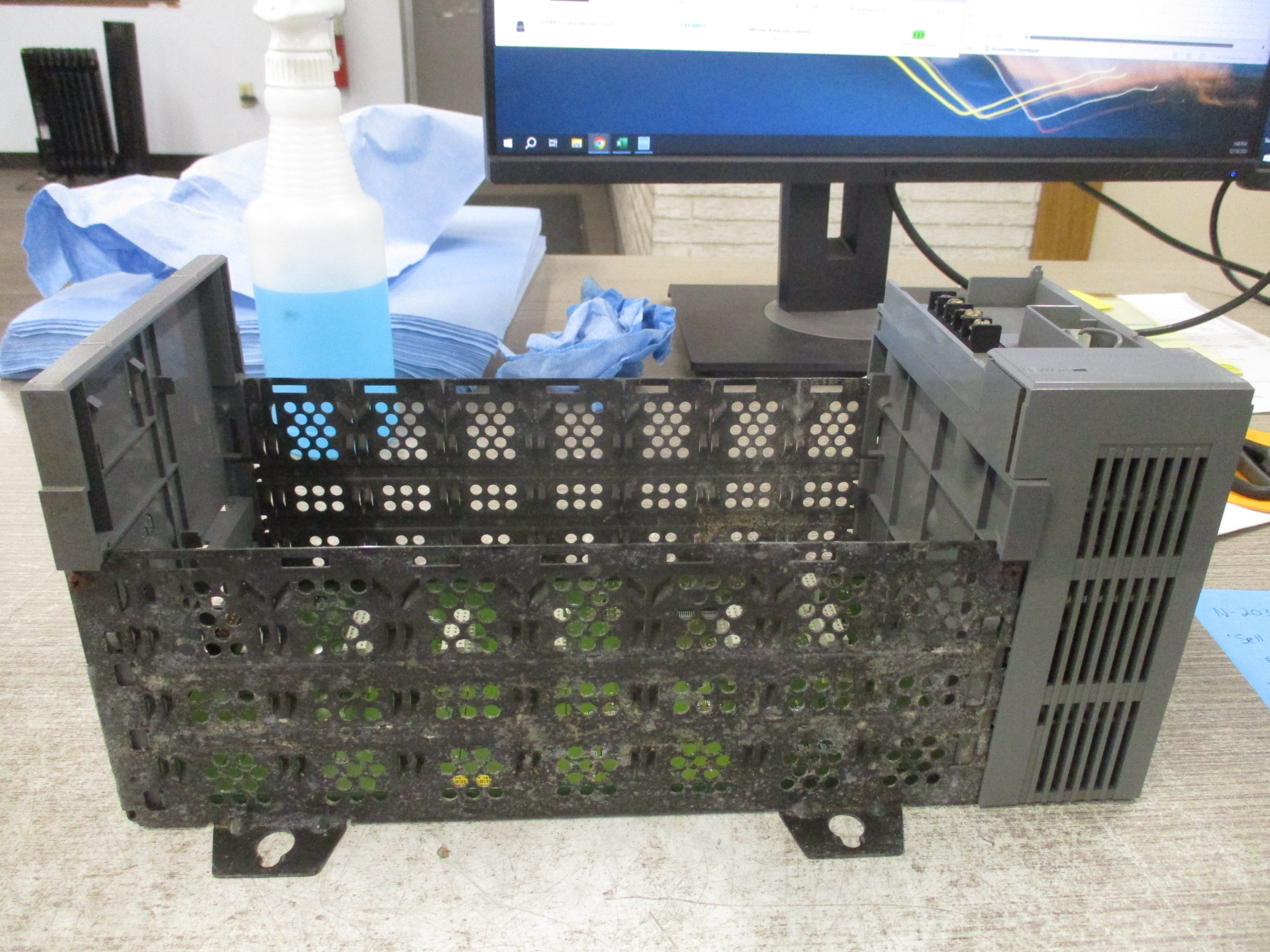 Allen-Bradley SLC 500 PLC Rack w/ Power Supply 1746-A7 / 1746-P1 7-Slot
