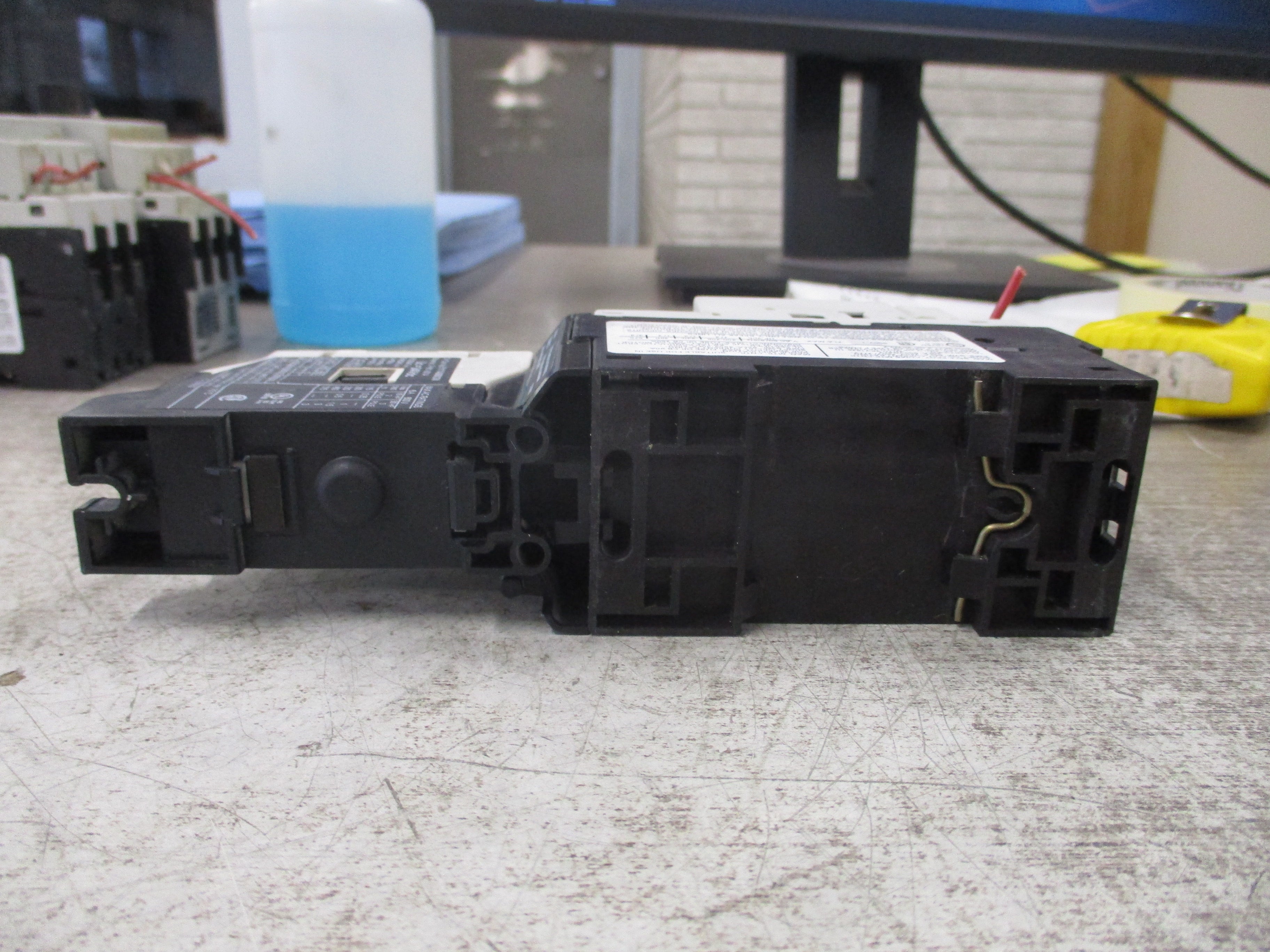 Eaton/Siemens Starter E111A06X3N/3RV1021-0JA10 Trip: 0.7-1.0A 24VDC Coil Used