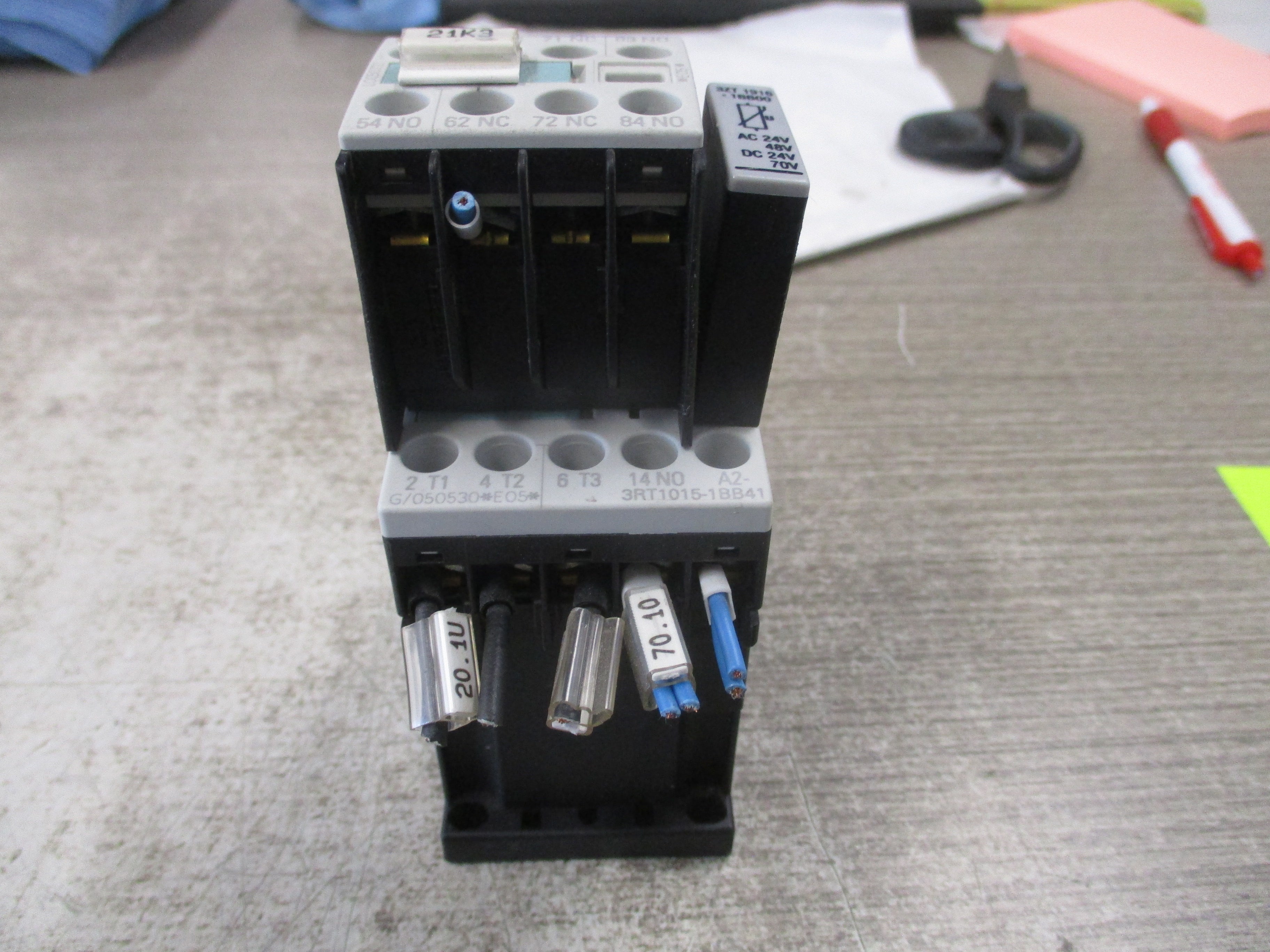 Siemens Sirius 3R Contactor 3RT1015-1BB41 24V Coil 16A 600V w/ Aux Contact Block