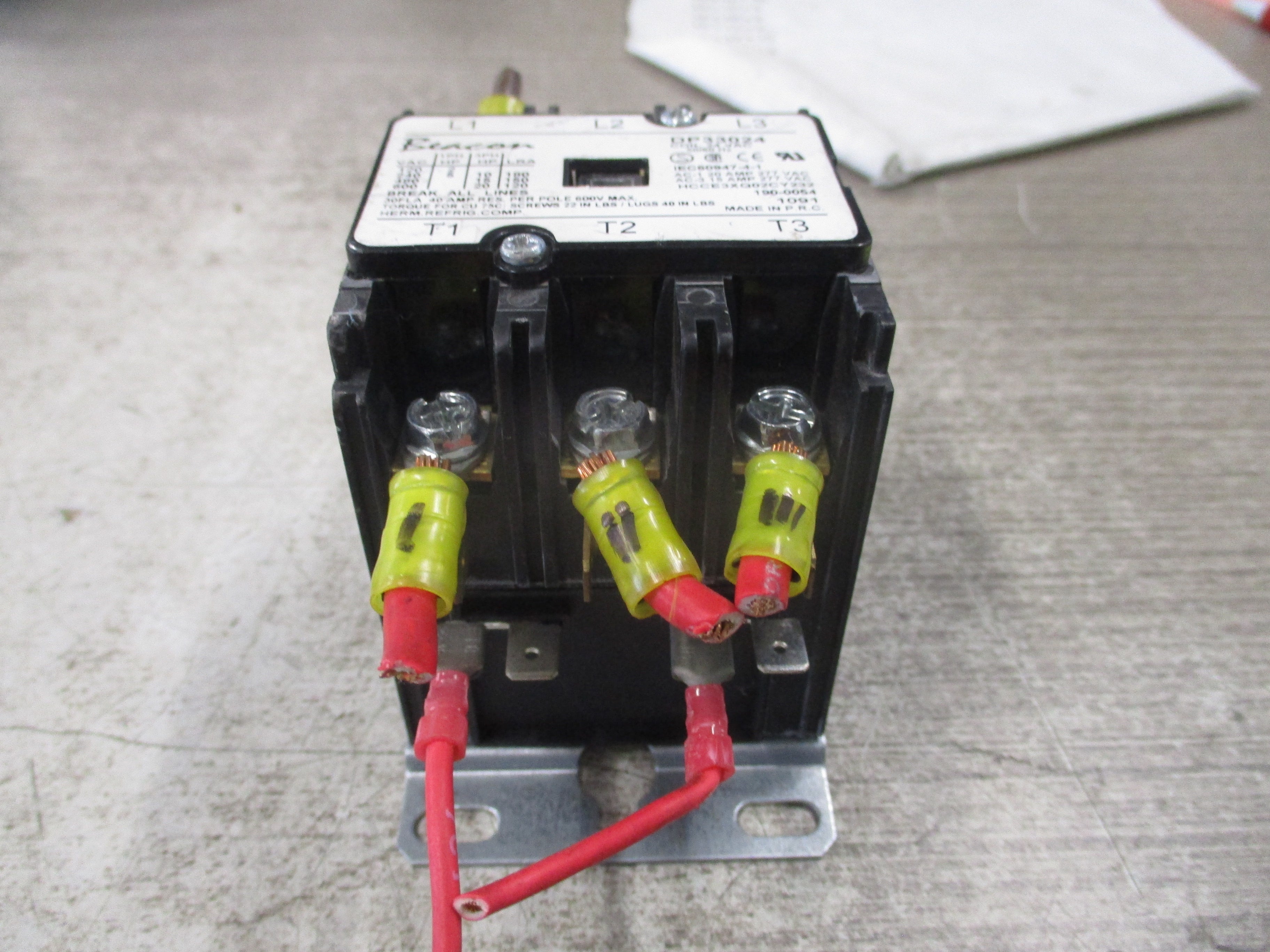 Beacon Contactor DP33024 24V Coil 30A 600V Used