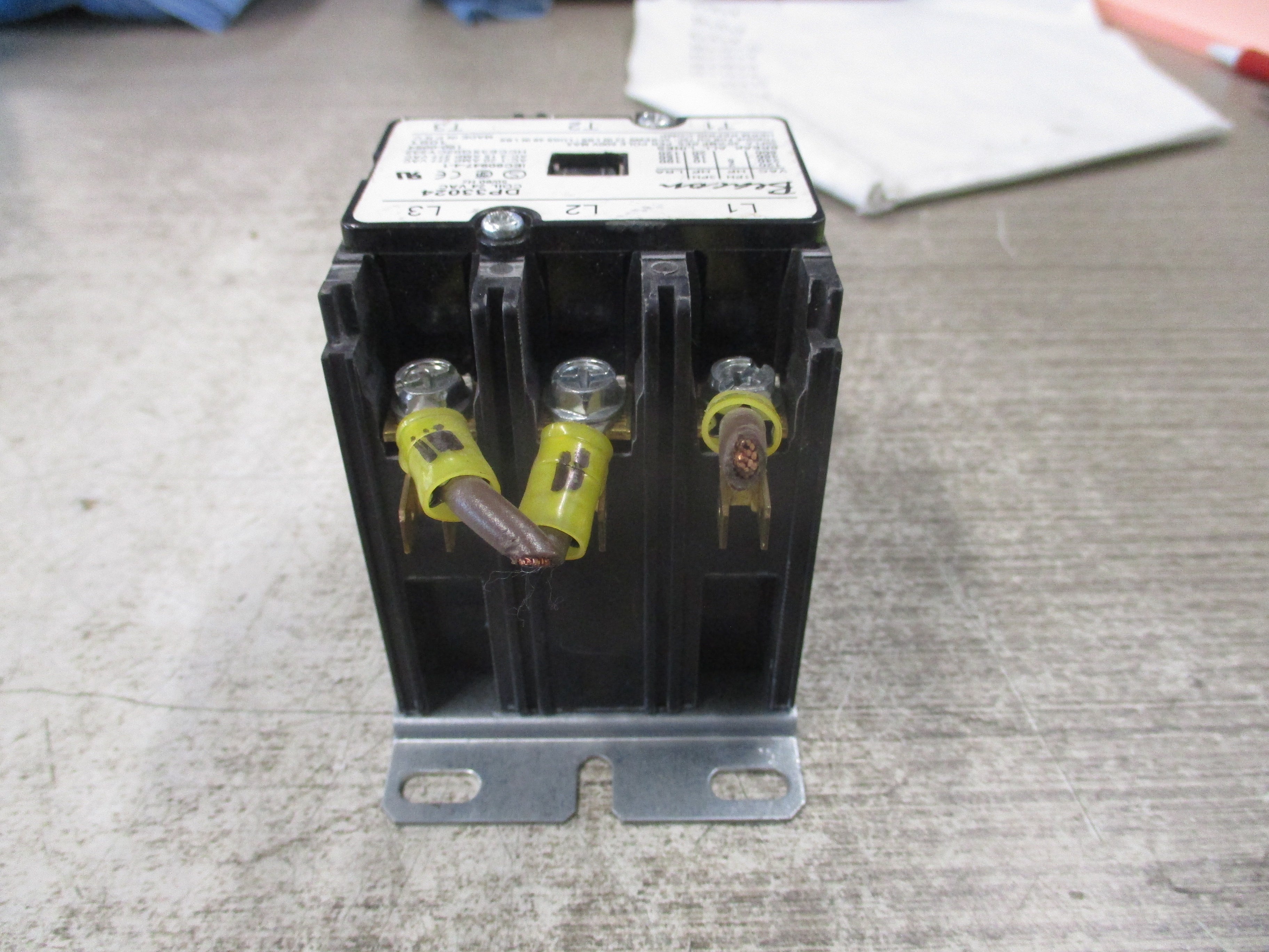 Beacon Contactor DP33024 24V Coil 30A 600V Used