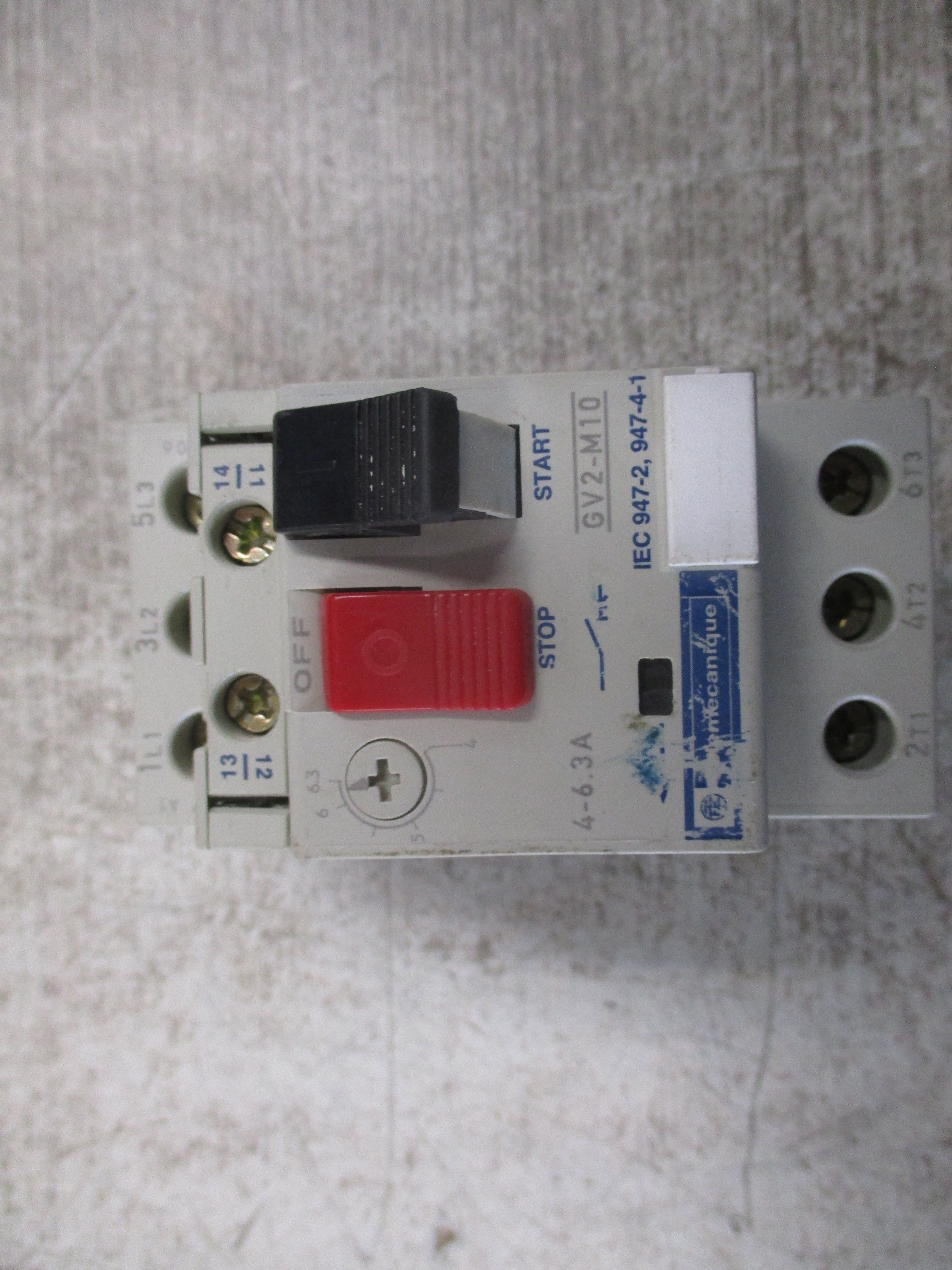 Telemecanique Manual Starter GV2-M10 Trip: 4-6.3A Used