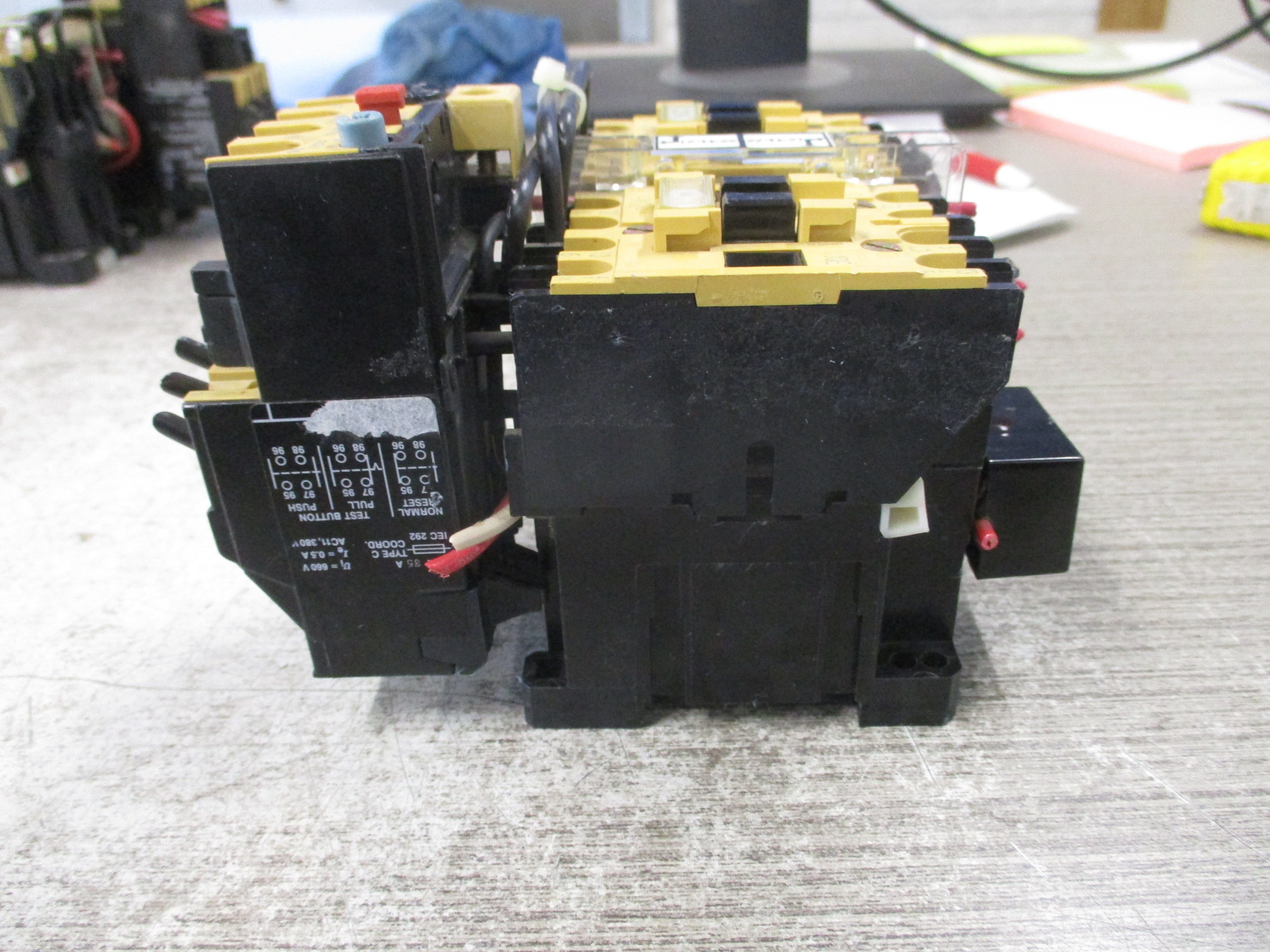 Allen-Bradley Reversing Starter 100-A12ND3/193-BSC 15 120V Coil Trip: 10-16 Used
