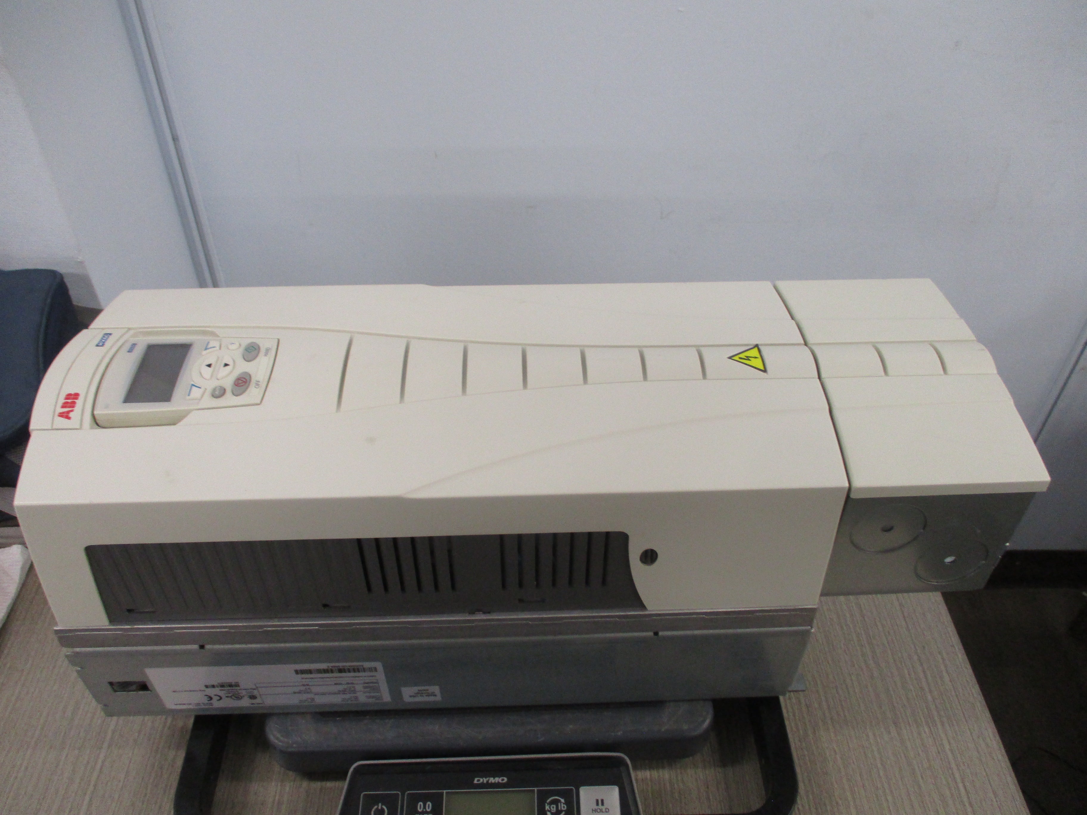 ABB ACH550 AC Drive ACH550-UH-059A-2 20HP/10HP Input: 3PH 48-63Hz 208-240VAC