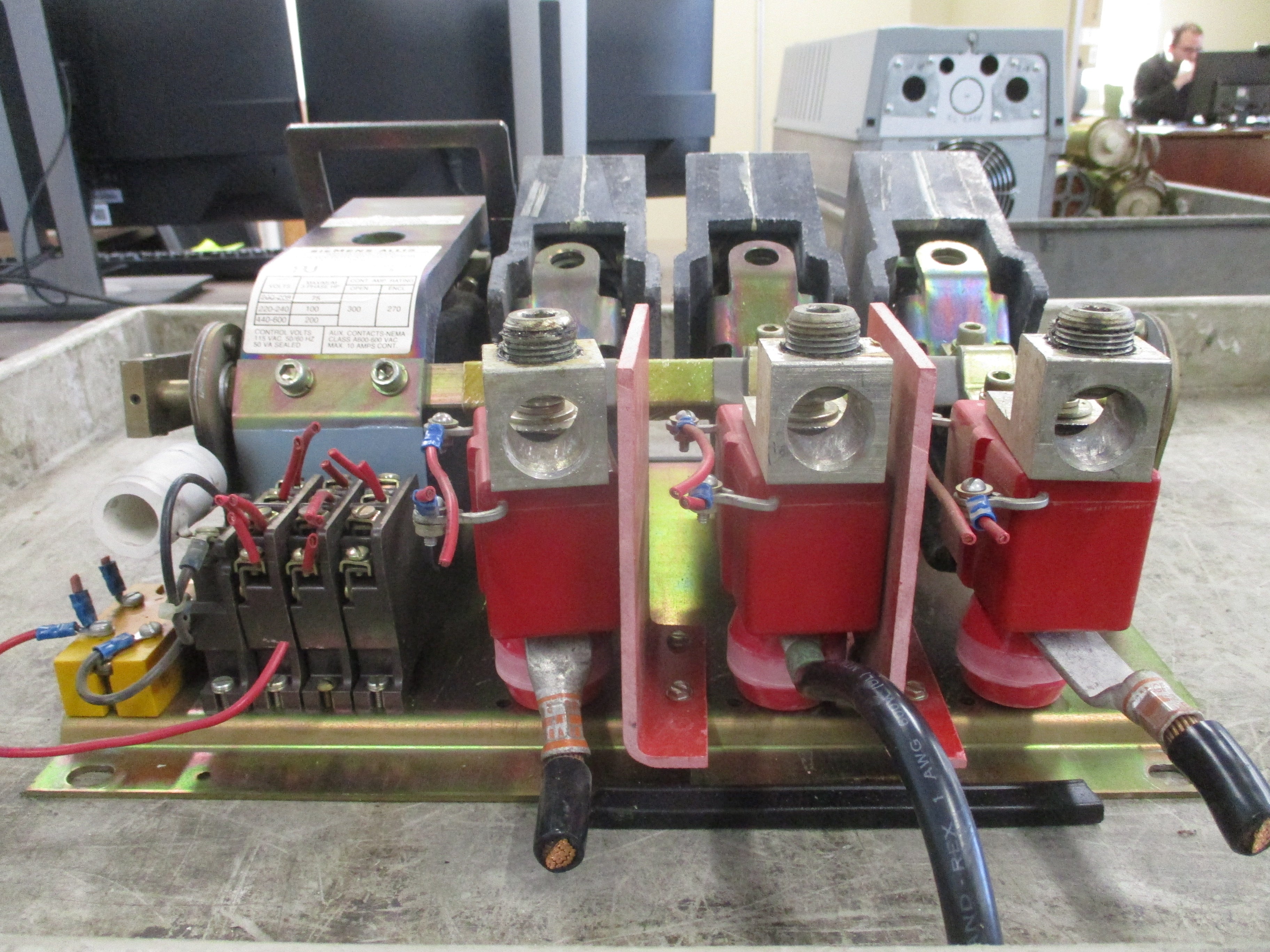 Siemens-Allis Size 5 Contactor HCUR-5CC0-J 115V Control 300A 600V 50/60Hz Used