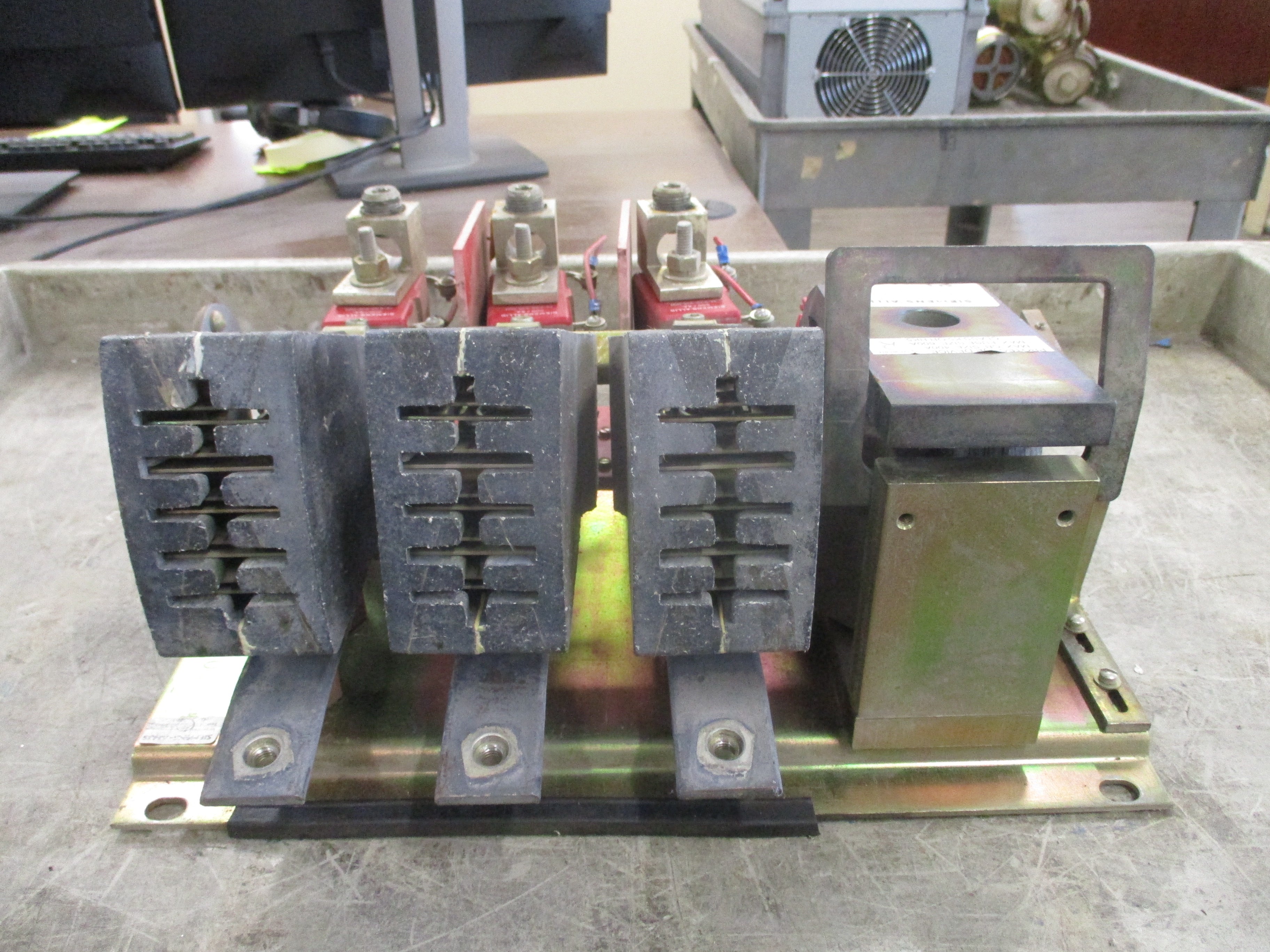 Siemens-Allis Size 5 Contactor HCUR-5CC0-J 115V Control 300A 600V 50/60Hz Used