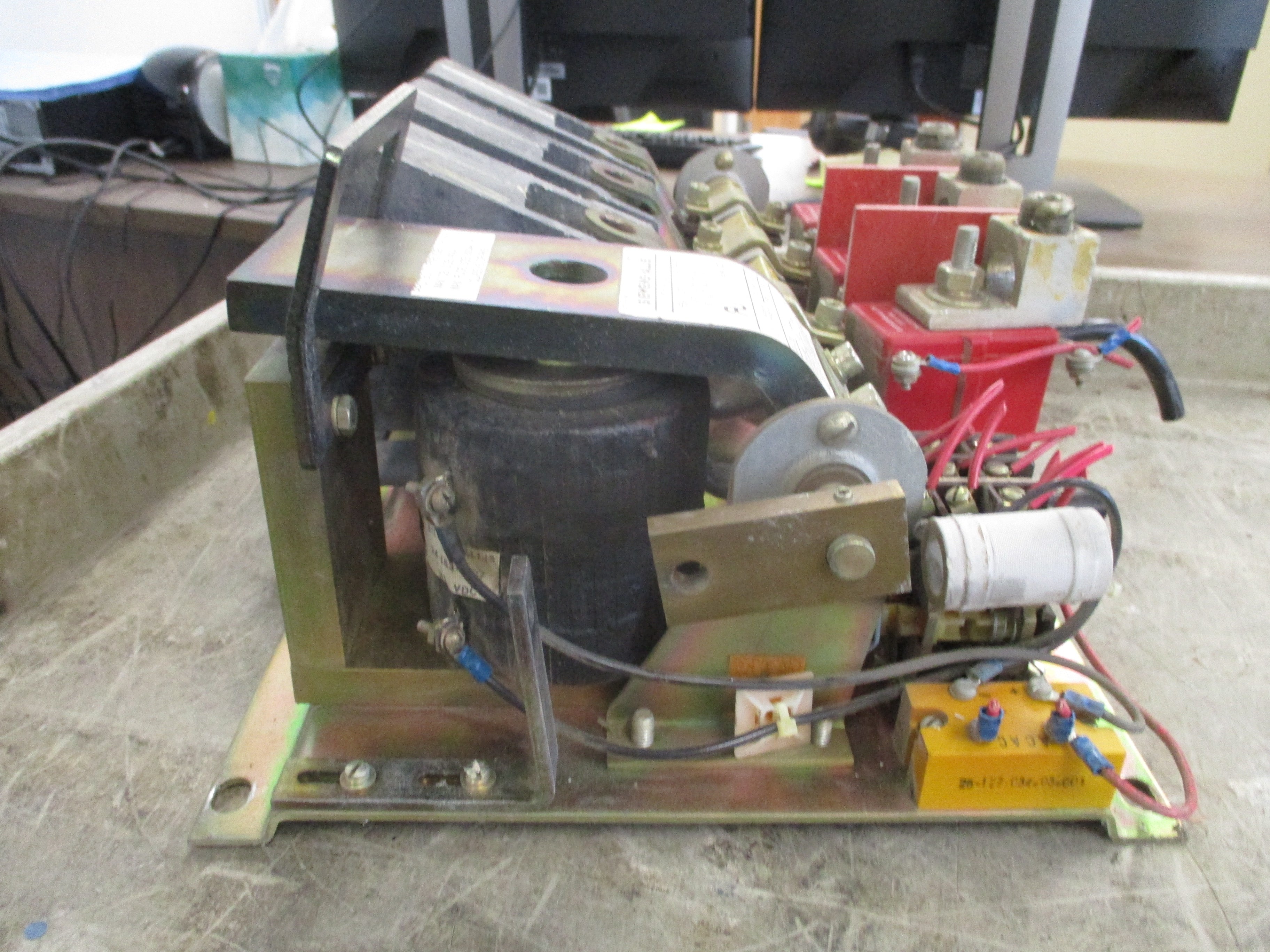Siemens-Allis Size 5 Contactor HCUR-5CC0-J 115V Control 300A 600V 50/60Hz Used