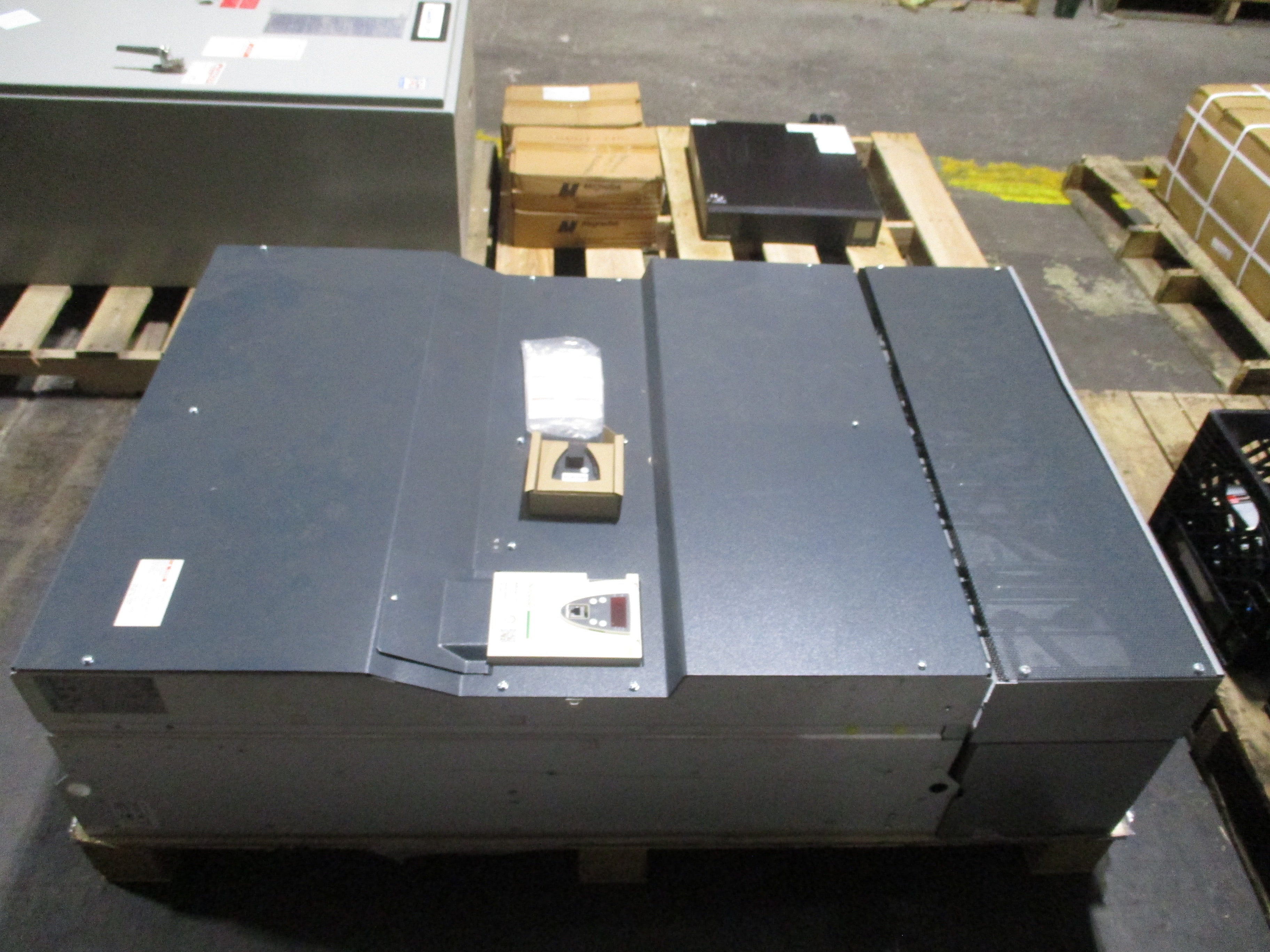 Schneider Electric Altivar 71 AC Drive ATV71HC40N4383 600HP 3P