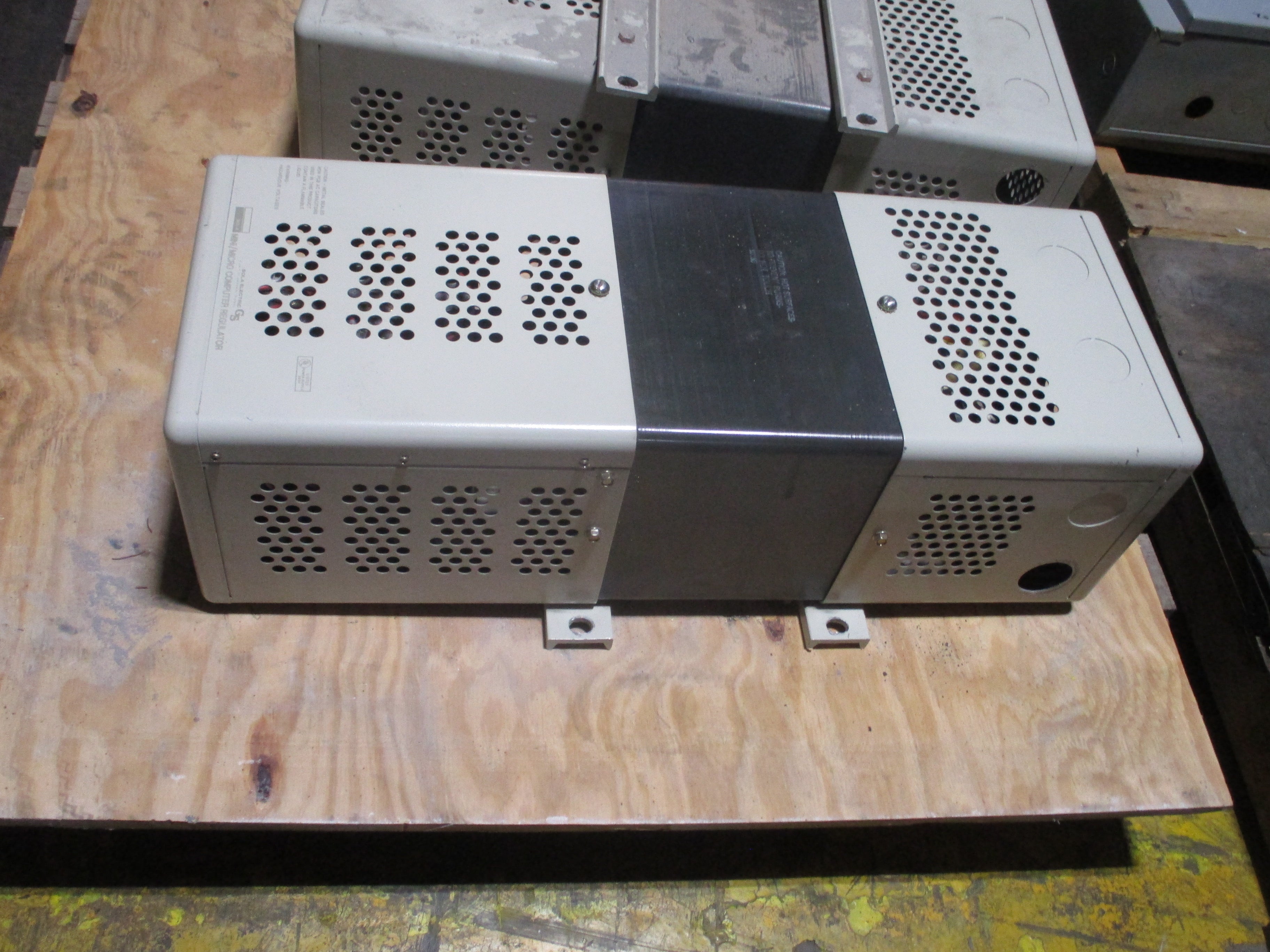 Sola Mini/Micro Computer Regulator 63-23-250-8 5000VA Used