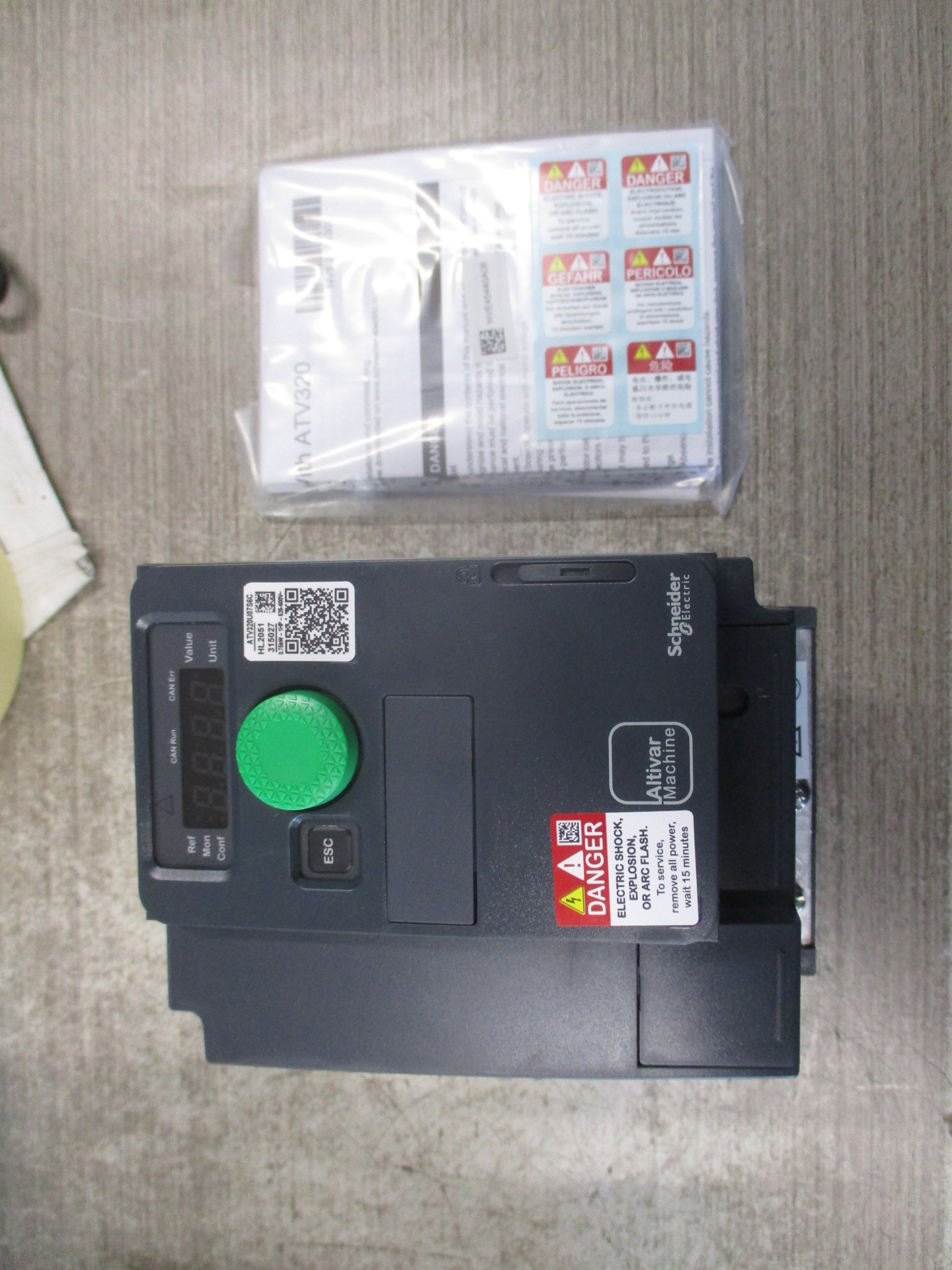 Schneider Electric Altivar AC Drive ATV320U07S6C 1HP 3Ph 525-600V 50/60Hz