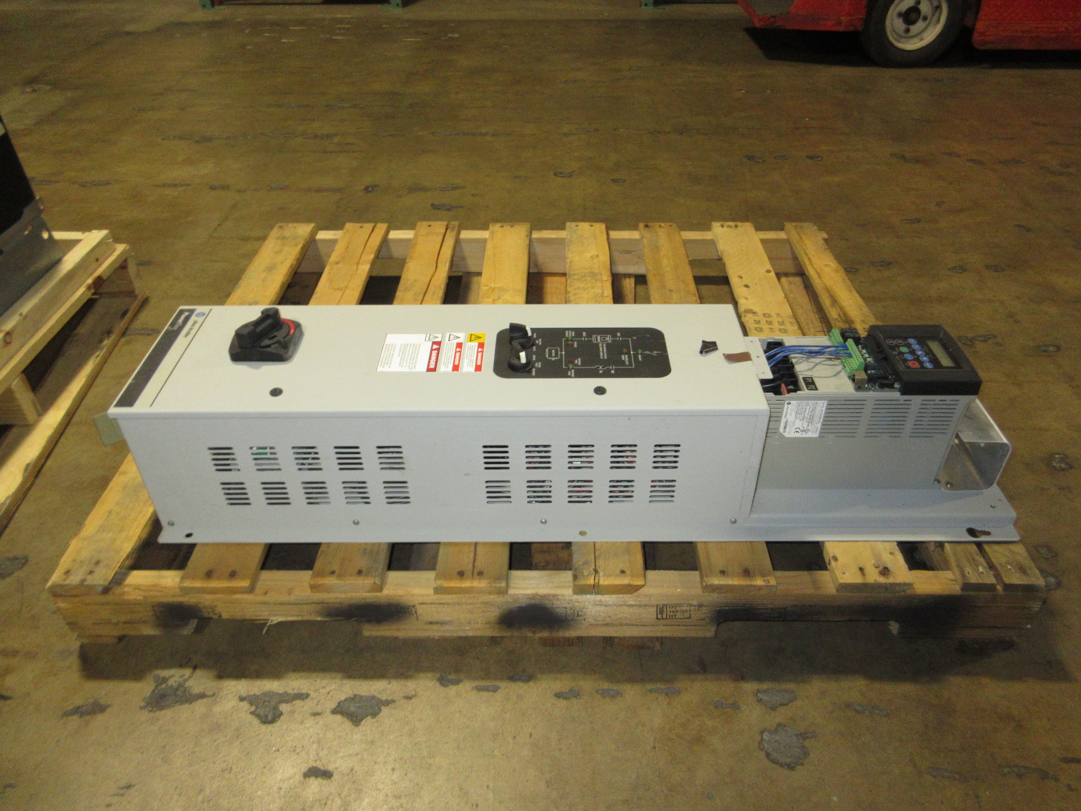 Allen-Bradley PowerFlex 400 AC Drive w/ Bypass 22C-D030N103 20HP 3Ph *No Cover*