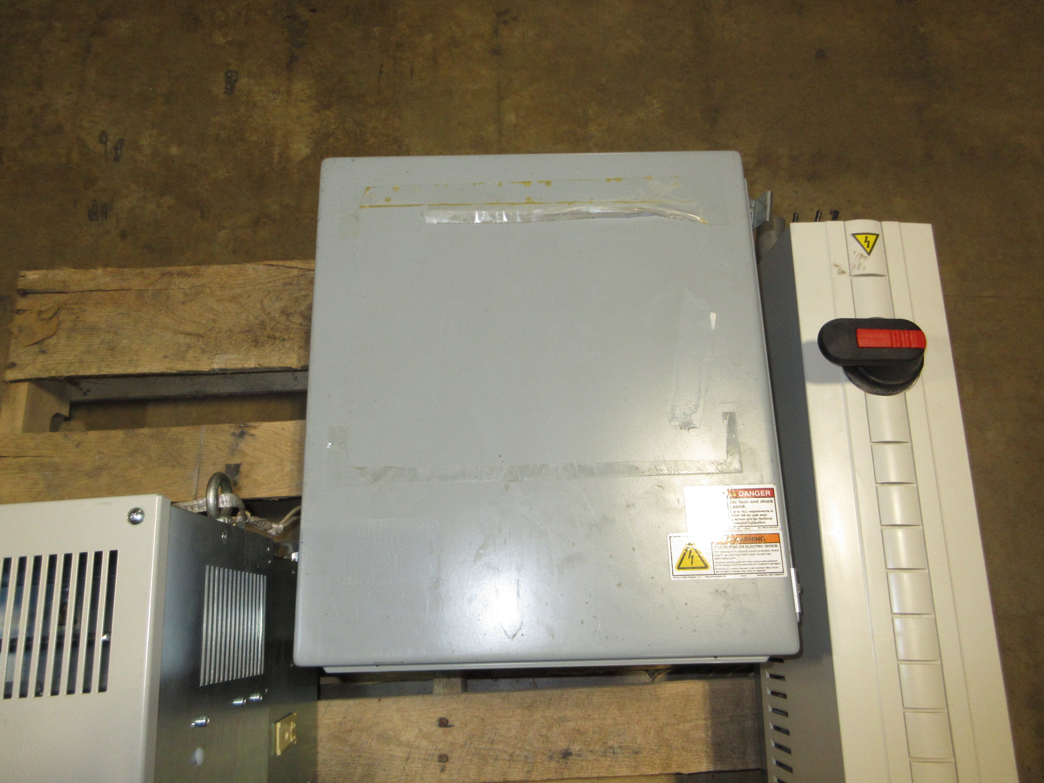 Hevi-Duty Enclosed Transformer T5000 5kVA Pri: 240/480V Sec: 120V Used