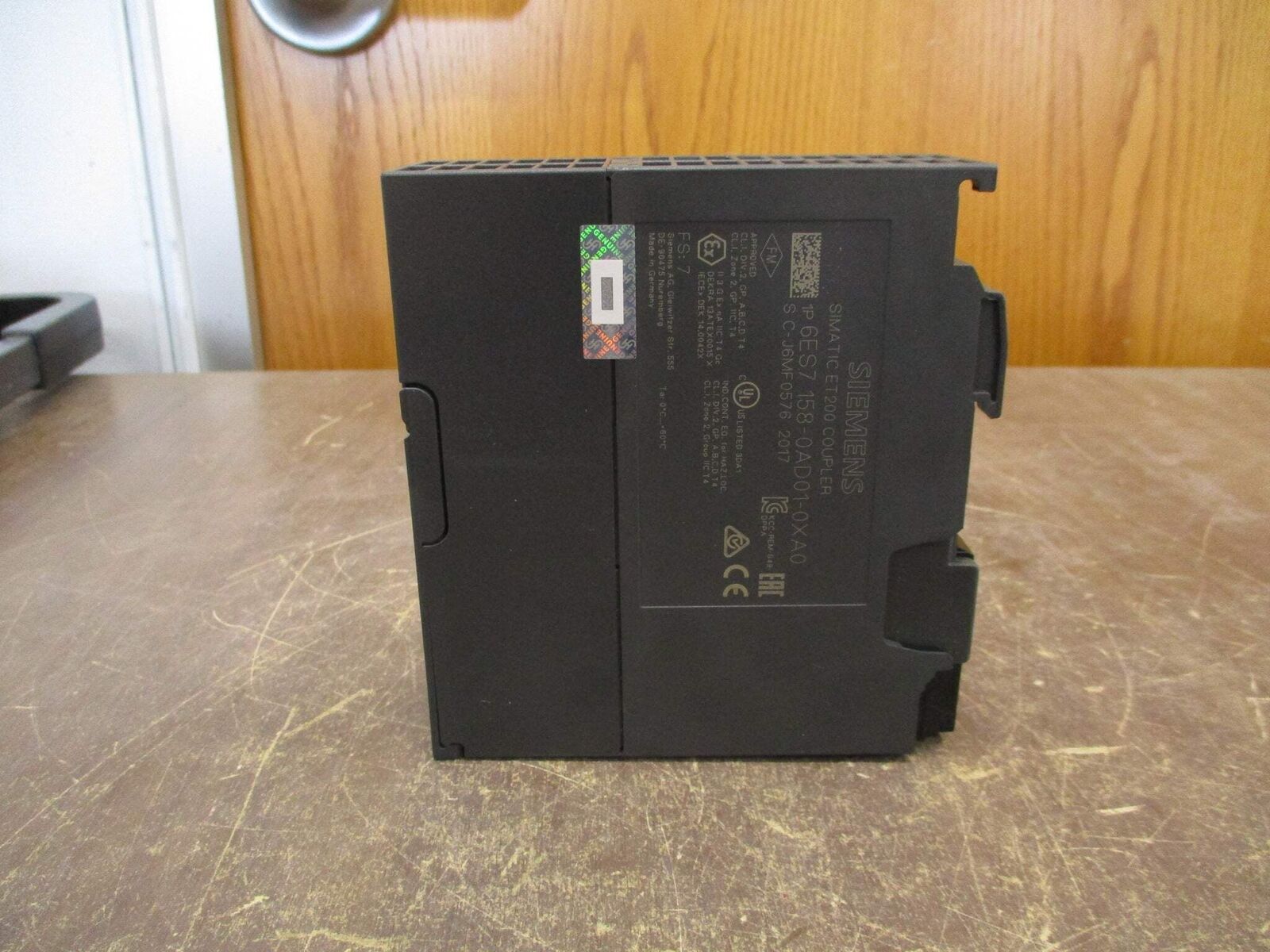 Siemens Simatic ET200 Coupler 6ES7 158-0AD01-0XA0 FW: V3.0.1 New Surplus