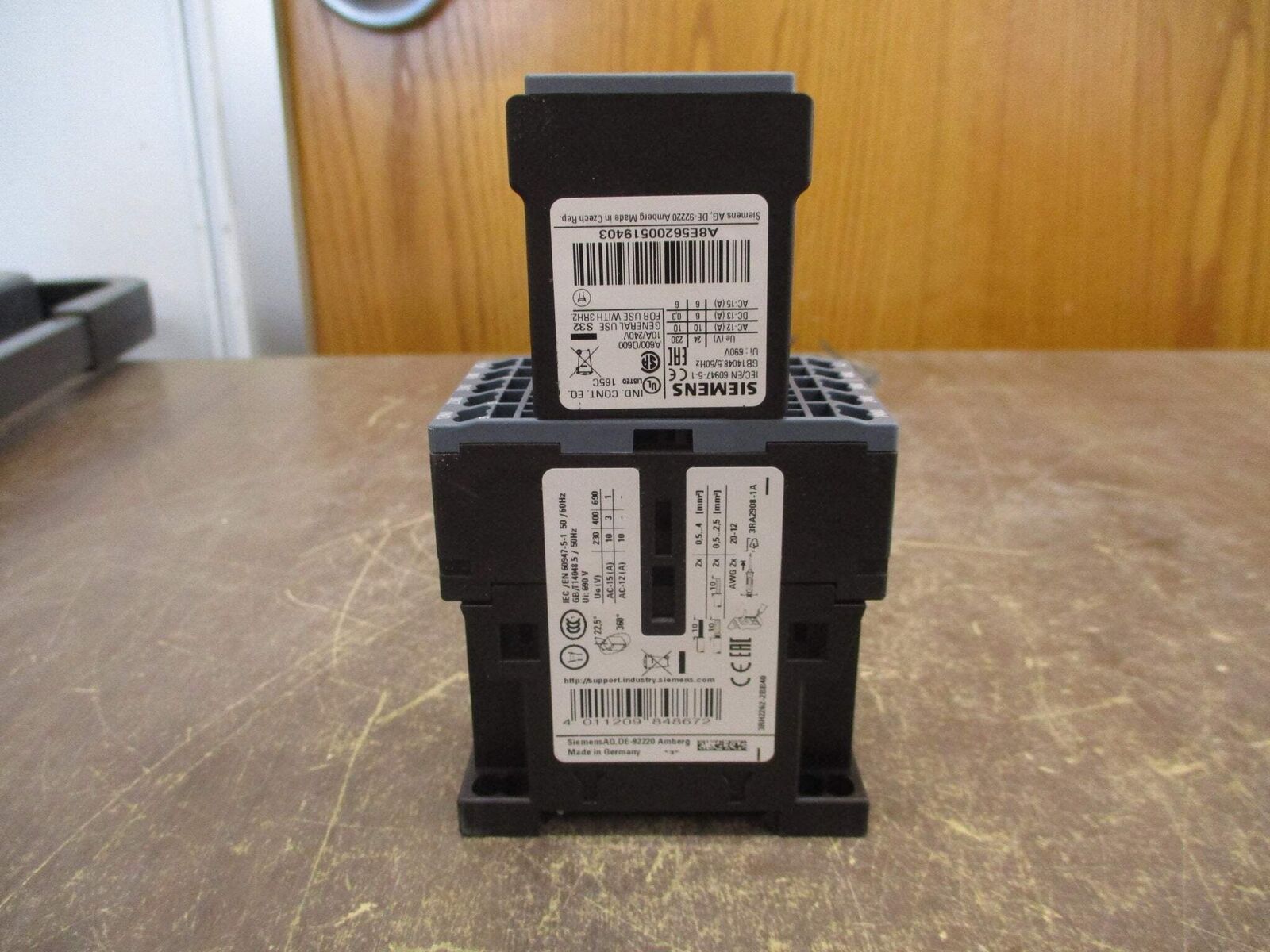 Siemens Contactor 3RH2262-2BB40 24VDC Coil 6A New Surplus