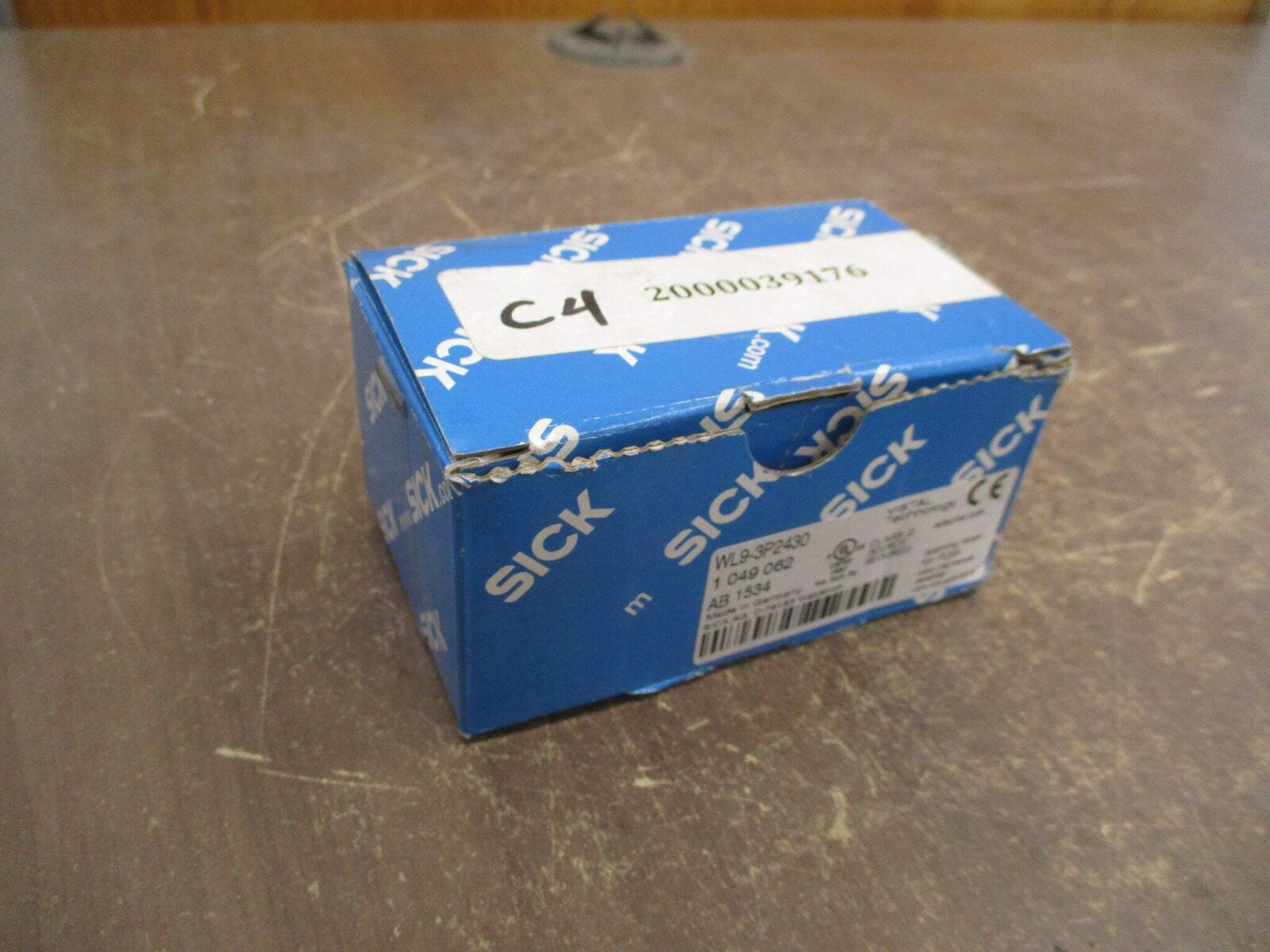 SICK Photoelectric Sensor 1 049 062 WL9-3P2430 New Surplus