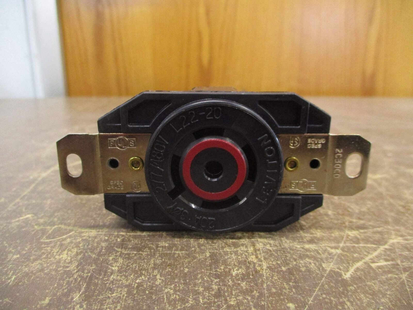 Leviton Receptacle 2520 20A 277/480V New Surplus